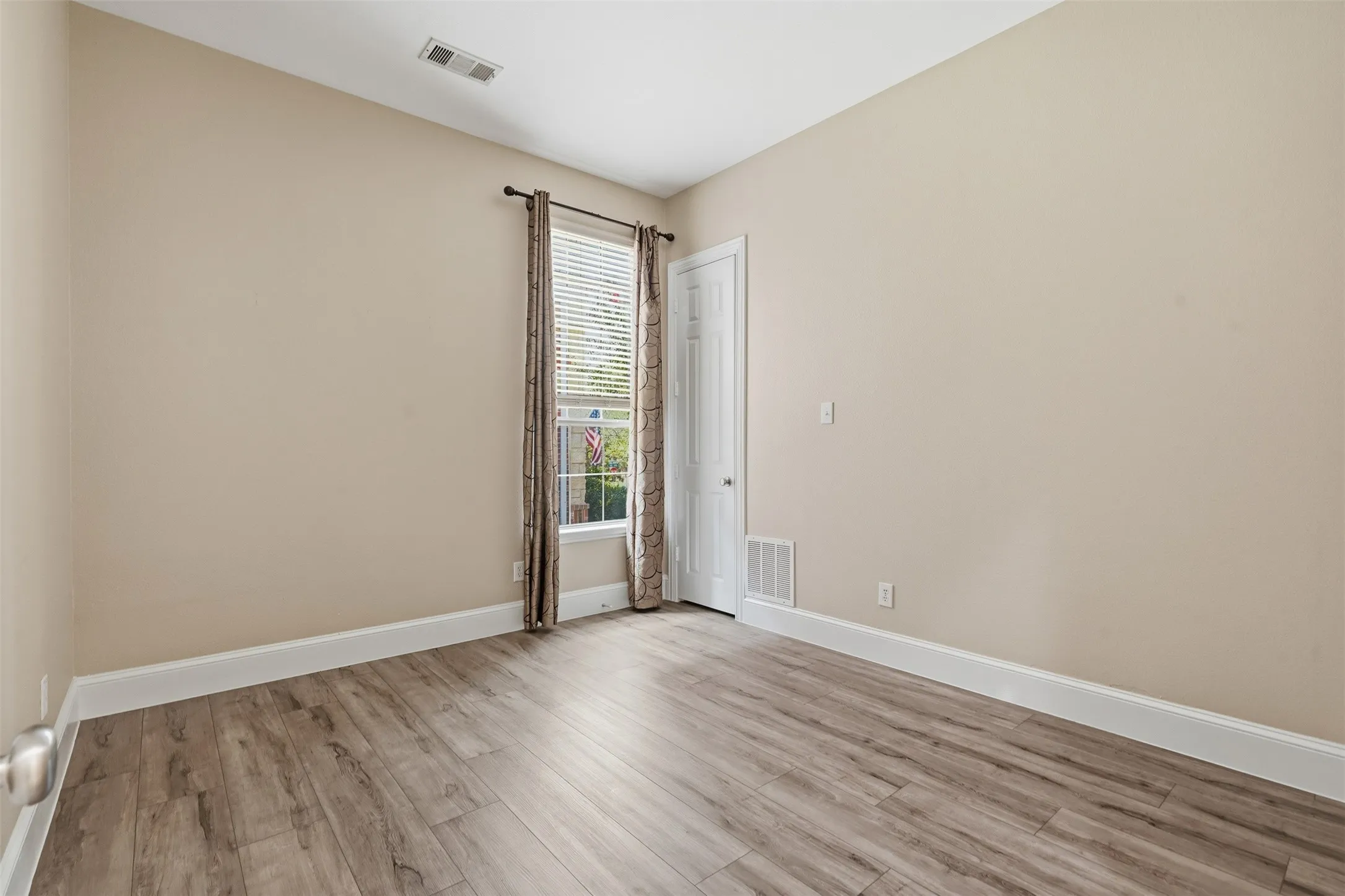 Single Family Residence For Rent in Denton County , 2310 Queen Morgan Lane, Lewisville, Texas 75056, 3 Bedroom, 3 Bathroom, 2 Garage spaces, 2,999 Sqft, built in 2004, mls#21407286, Real Estate Agent in Lewisville, Homes For Rent in Denton county, Homes For Rent in Lewisville, Realtor in Lewisville Texas, Real Estate Brokerage Independent Realty Texas, Luminita Cordes Realtor