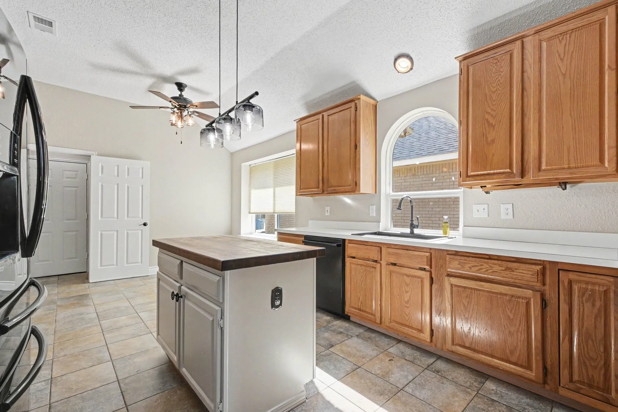 Single Family Residence For Rent in Collin County , 607 Grimsworth Court, Allen, Texas 75002, 4 Bedroom, 2 Bathroom, 2 Garage spaces, 2,070 Sqft, built in 1994, mls#21407298, Real Estate Agent in Allen, Homes For Rent in Collin county, Homes For Rent in Allen, Realtor in Allen Texas, Real Estate Brokerage Independent Realty Texas, Luminita Cordes Realtor