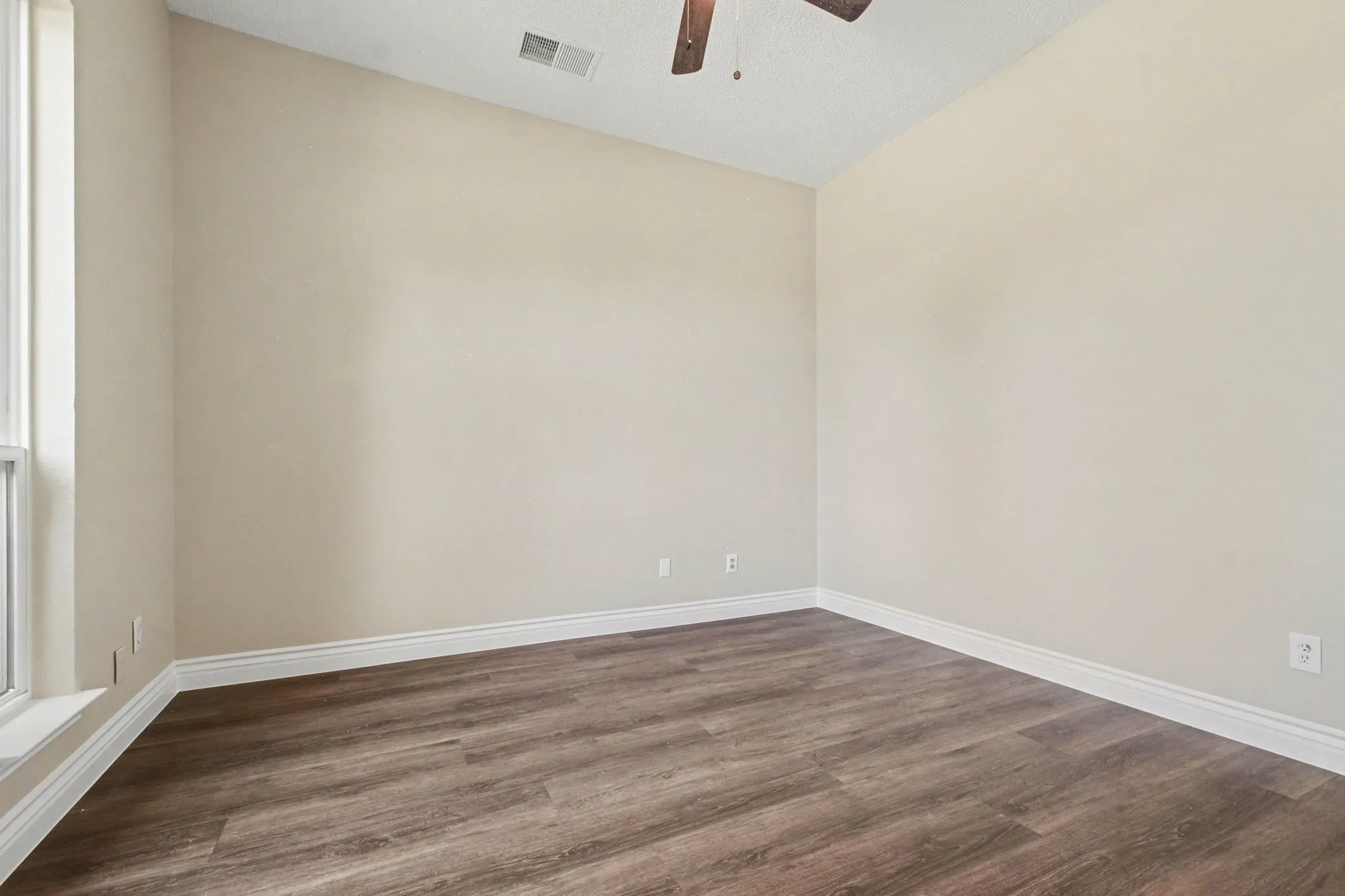 Single Family Residence For Rent in Collin County , 607 Grimsworth Court, Allen, Texas 75002, 4 Bedroom, 2 Bathroom, 2 Garage spaces, 2,070 Sqft, built in 1994, mls#21407298, Real Estate Agent in Allen, Homes For Rent in Collin county, Homes For Rent in Allen, Realtor in Allen Texas, Real Estate Brokerage Independent Realty Texas, Luminita Cordes Realtor