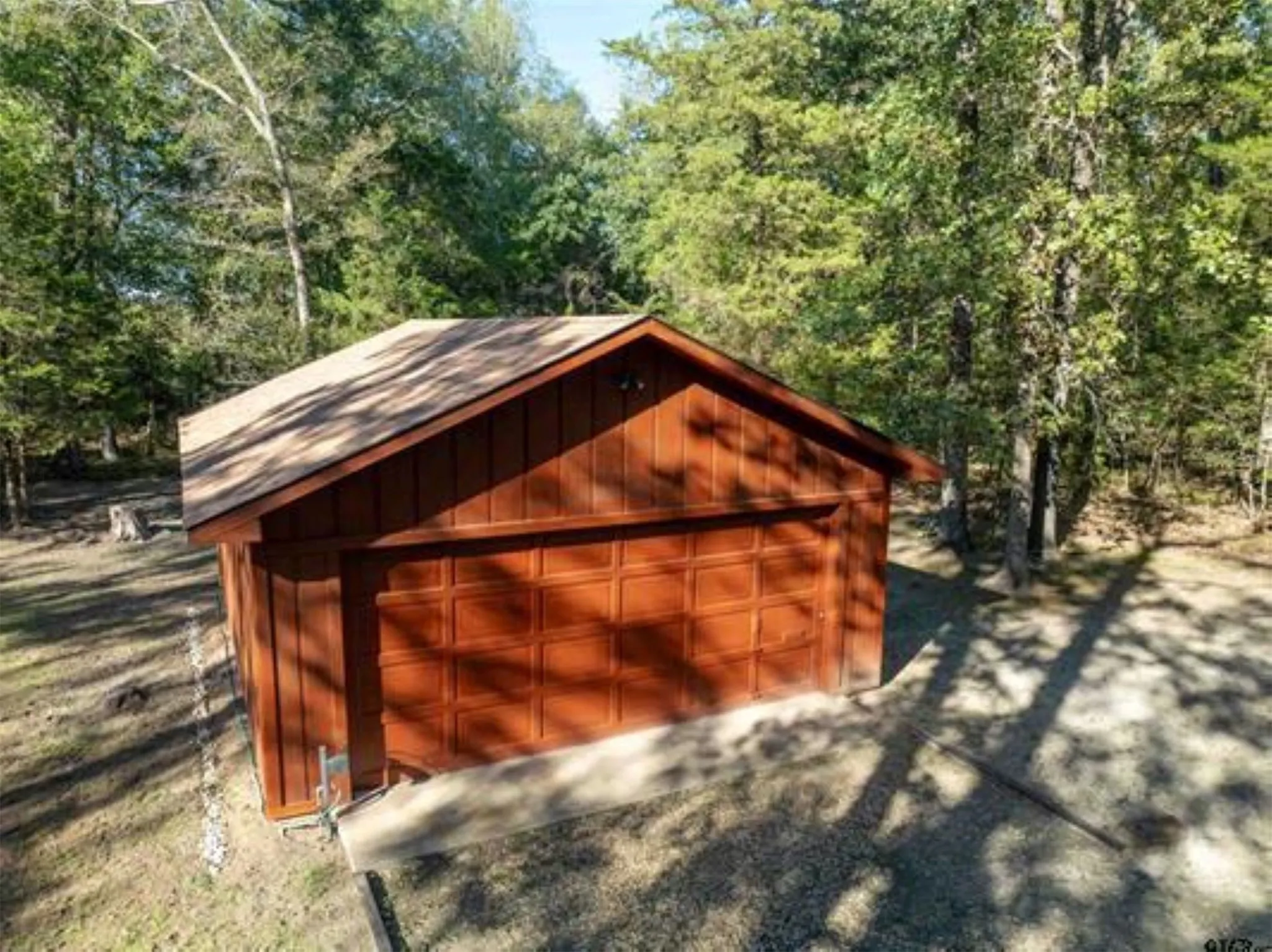 Large detached garage.