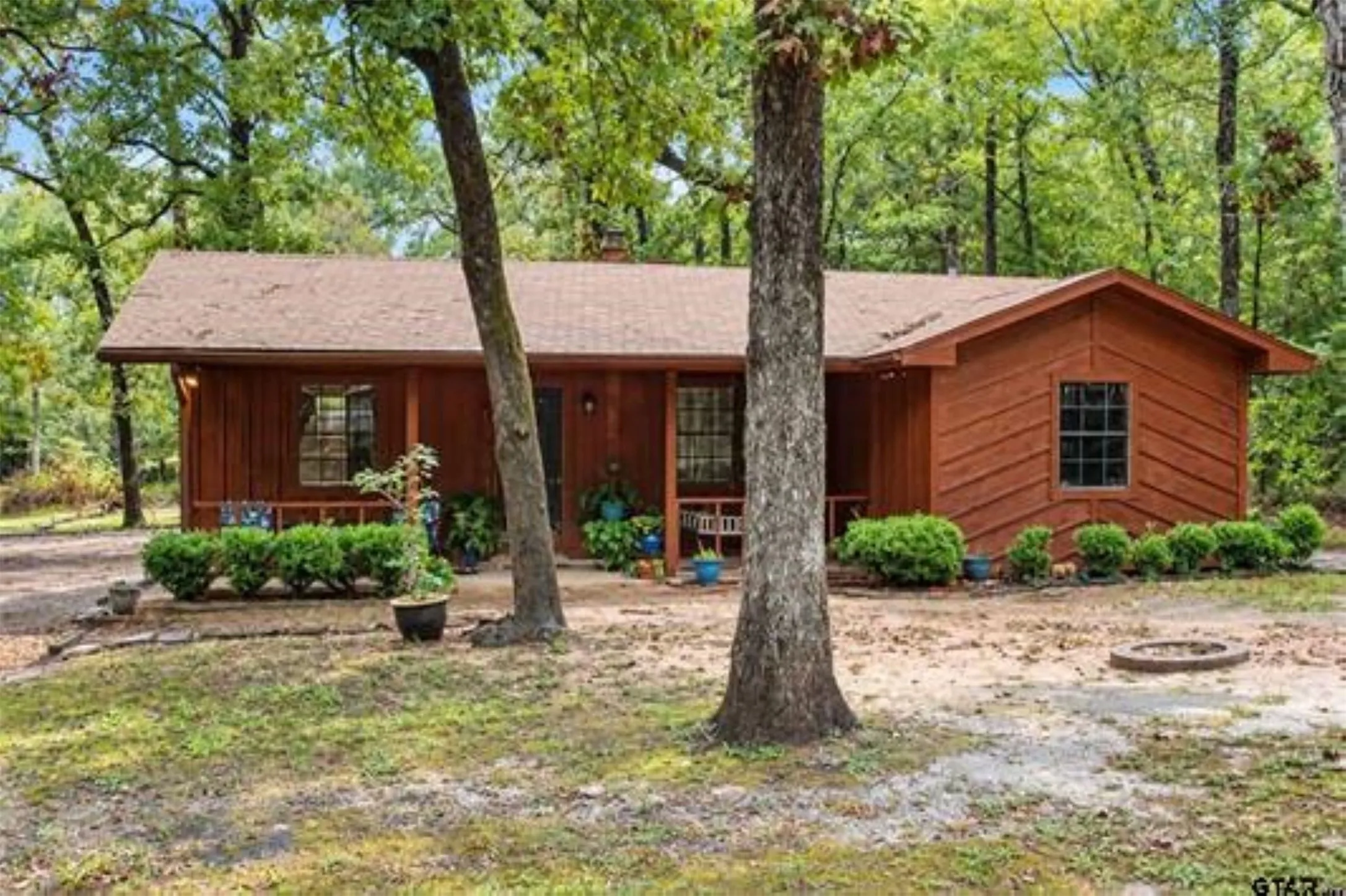 Single Family Residence For Sale in Van Zandt County , 655 Dogwood Drive, Murchison, Texas 75778, 2 Bedroom, 1 Bathroom, 2 Garage spaces, 774 Sqft, built in 1984, mls#21406597, Real Estate Agent in Murchison, Homes For Sale in Van Zandt county, Homes For Sale in Murchison, Realtor in Murchison Texas, Real Estate Brokerage Independent Realty Texas, Luminita Cordes Realtor