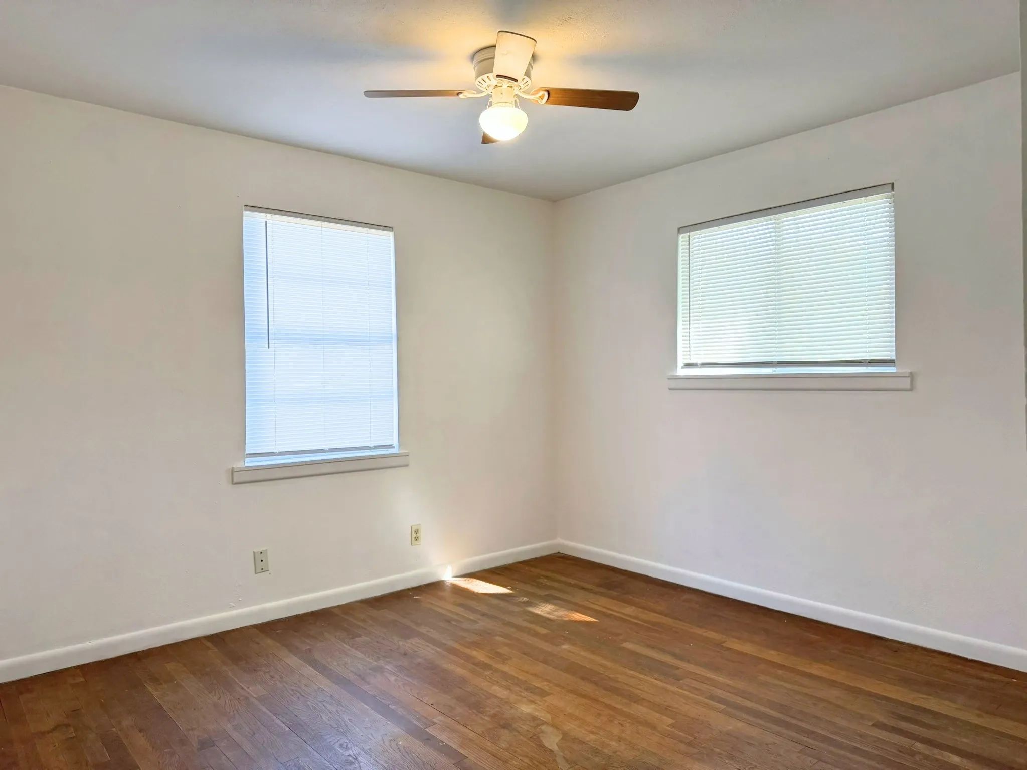 Single Family Residence For Sale in Hood County , 204 E 6th Street, Tolar, Texas 76476, 3 Bedroom, 1 Bathroom, 1 Garage spaces, 960 Sqft, built in 1977, mls#21406698, Real Estate Agent in Tolar, Homes For Sale in Hood county, Homes For Sale in Tolar, Realtor in Tolar Texas, Real Estate Brokerage Independent Realty Texas, Luminita Cordes Realtor