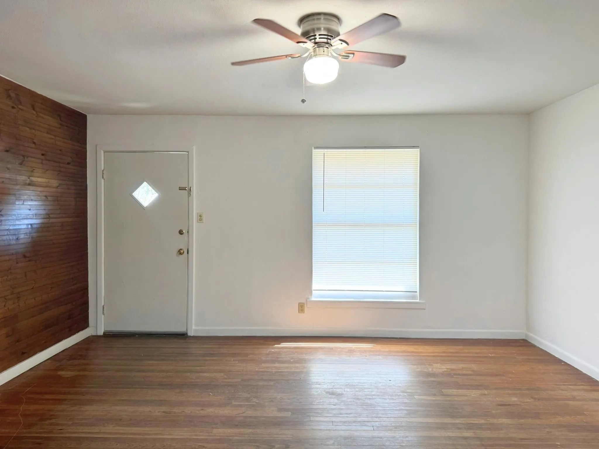 Single Family Residence For Sale in Hood County , 204 E 6th Street, Tolar, Texas 76476, 3 Bedroom, 1 Bathroom, 1 Garage spaces, 960 Sqft, built in 1977, mls#21406698, Real Estate Agent in Tolar, Homes For Sale in Hood county, Homes For Sale in Tolar, Realtor in Tolar Texas, Real Estate Brokerage Independent Realty Texas, Luminita Cordes Realtor