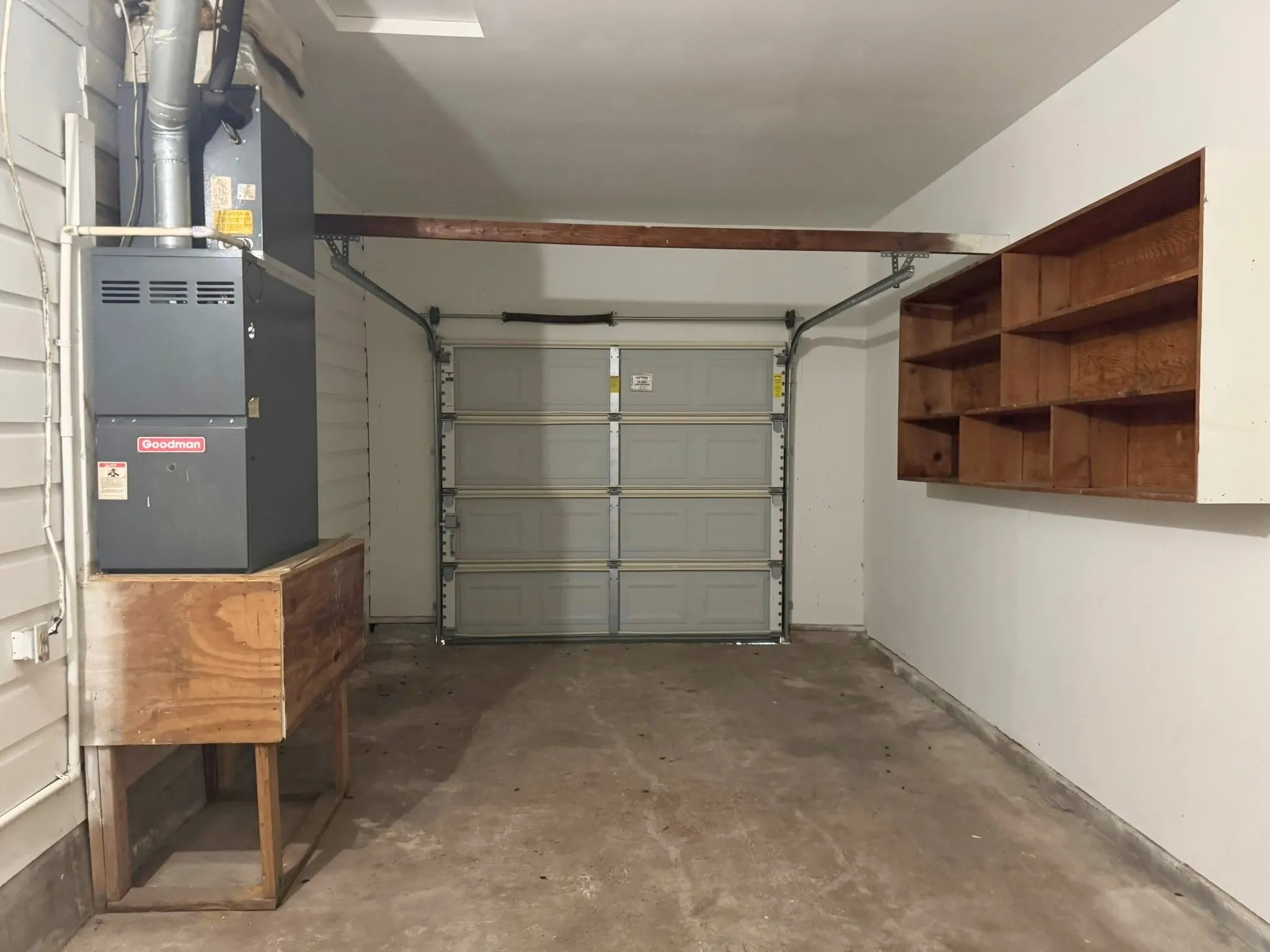 Single Family Residence For Sale in Hood County , 204 E 6th Street, Tolar, Texas 76476, 3 Bedroom, 1 Bathroom, 1 Garage spaces, 960 Sqft, built in 1977, mls#21406698, Real Estate Agent in Tolar, Homes For Sale in Hood county, Homes For Sale in Tolar, Realtor in Tolar Texas, Real Estate Brokerage Independent Realty Texas, Luminita Cordes Realtor