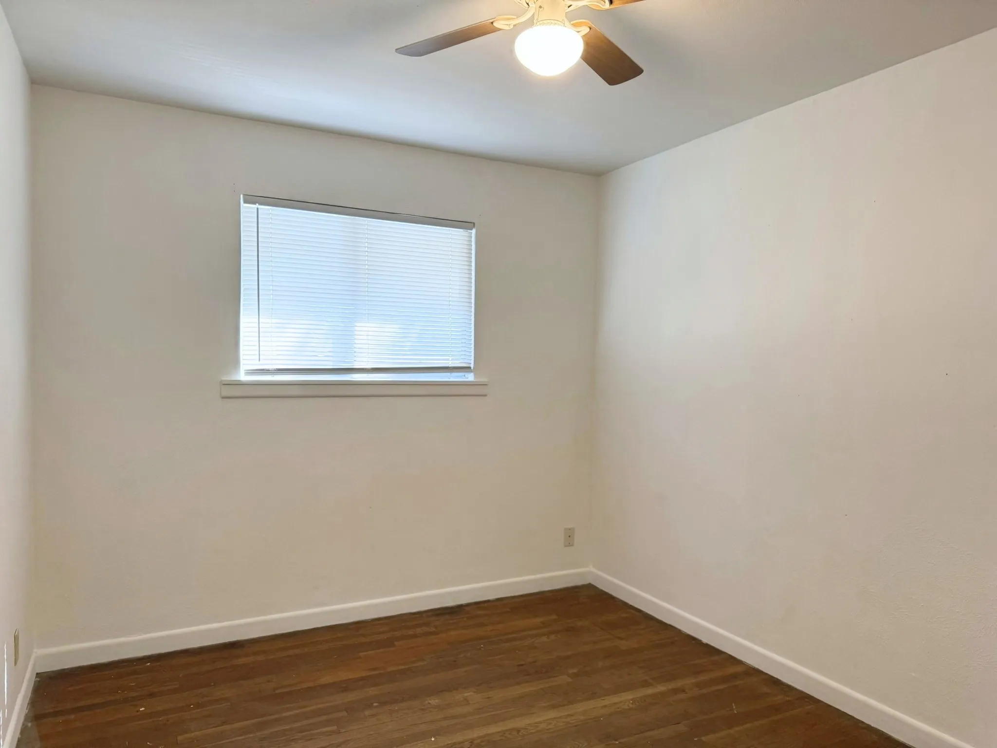 Single Family Residence For Sale in Hood County , 204 E 6th Street, Tolar, Texas 76476, 3 Bedroom, 1 Bathroom, 1 Garage spaces, 960 Sqft, built in 1977, mls#21406698, Real Estate Agent in Tolar, Homes For Sale in Hood county, Homes For Sale in Tolar, Realtor in Tolar Texas, Real Estate Brokerage Independent Realty Texas, Luminita Cordes Realtor