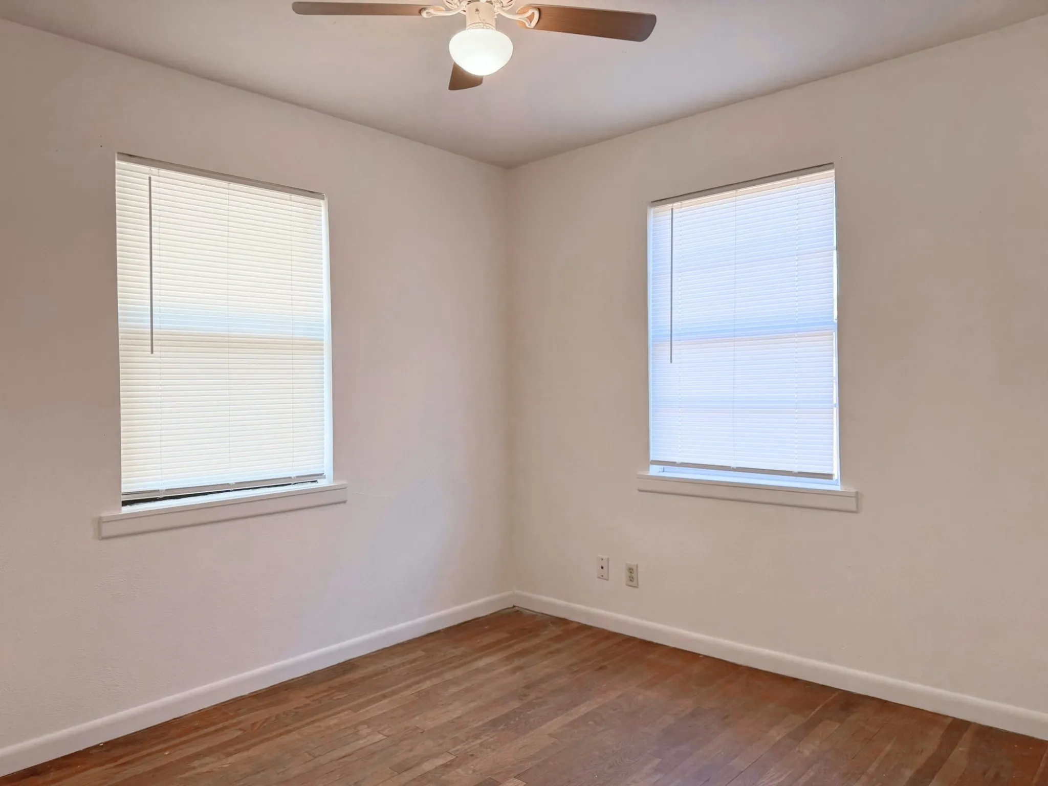 Single Family Residence For Sale in Hood County , 204 E 6th Street, Tolar, Texas 76476, 3 Bedroom, 1 Bathroom, 1 Garage spaces, 960 Sqft, built in 1977, mls#21406698, Real Estate Agent in Tolar, Homes For Sale in Hood county, Homes For Sale in Tolar, Realtor in Tolar Texas, Real Estate Brokerage Independent Realty Texas, Luminita Cordes Realtor