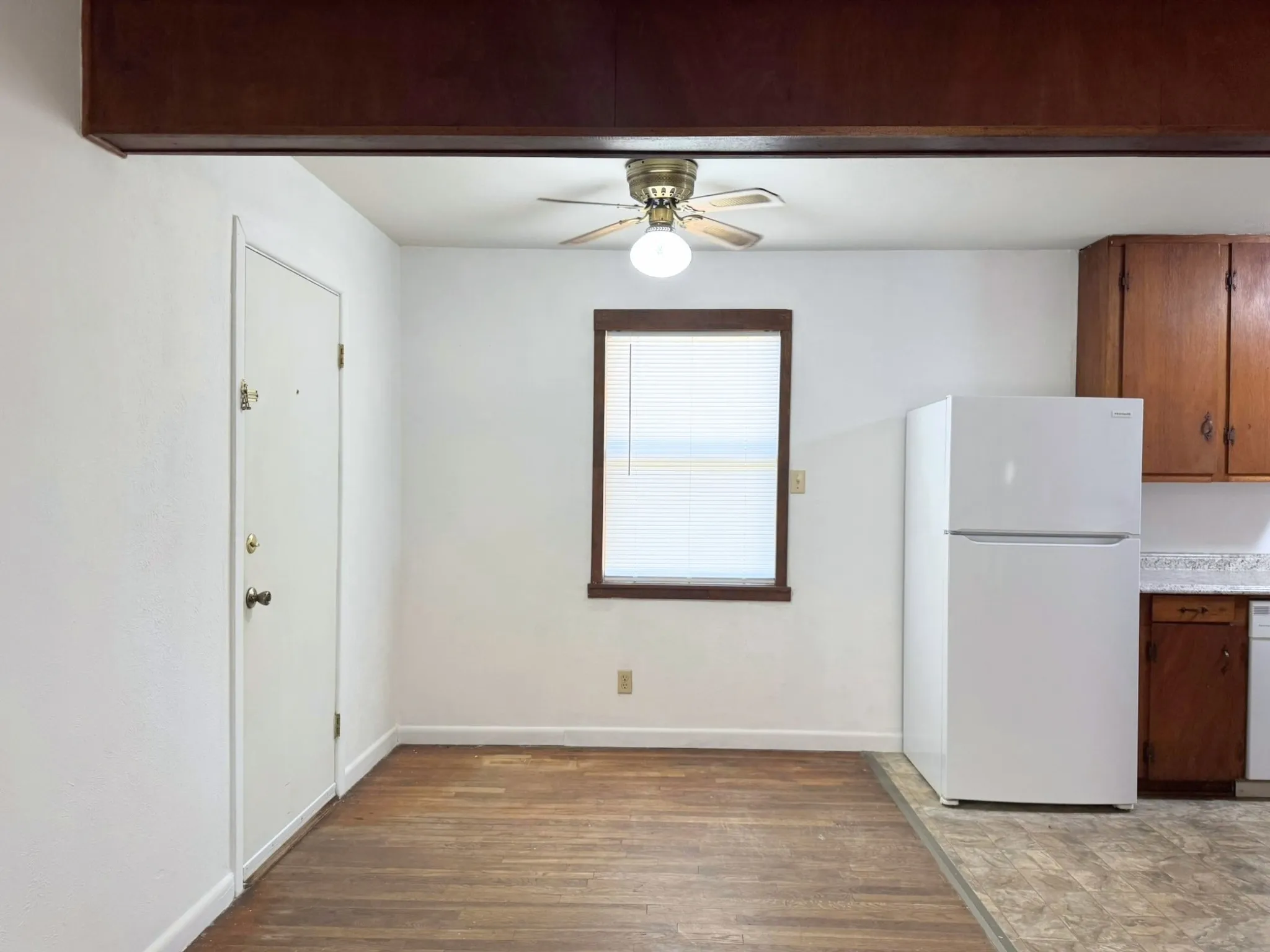 Single Family Residence For Sale in Hood County , 204 E 6th Street, Tolar, Texas 76476, 3 Bedroom, 1 Bathroom, 1 Garage spaces, 960 Sqft, built in 1977, mls#21406698, Real Estate Agent in Tolar, Homes For Sale in Hood county, Homes For Sale in Tolar, Realtor in Tolar Texas, Real Estate Brokerage Independent Realty Texas, Luminita Cordes Realtor