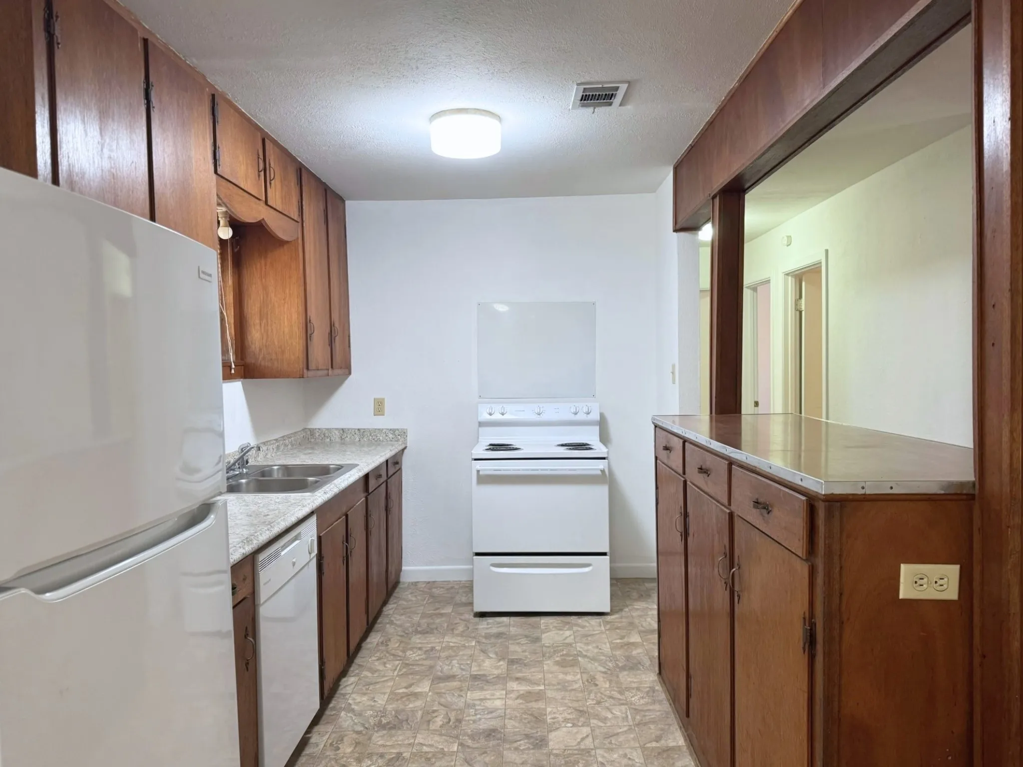 Single Family Residence For Sale in Hood County , 204 E 6th Street, Tolar, Texas 76476, 3 Bedroom, 1 Bathroom, 1 Garage spaces, 960 Sqft, built in 1977, mls#21406698, Real Estate Agent in Tolar, Homes For Sale in Hood county, Homes For Sale in Tolar, Realtor in Tolar Texas, Real Estate Brokerage Independent Realty Texas, Luminita Cordes Realtor