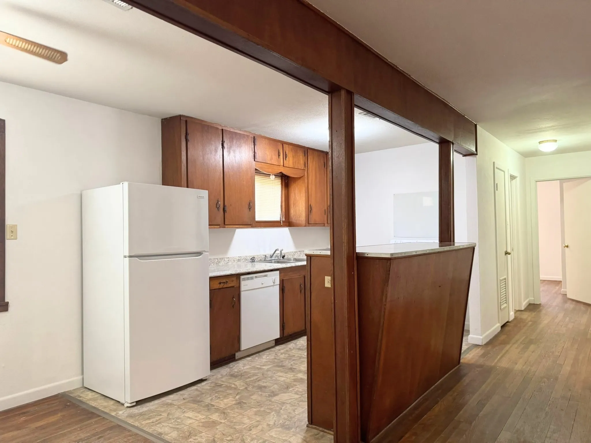 Single Family Residence For Sale in Hood County , 204 E 6th Street, Tolar, Texas 76476, 3 Bedroom, 1 Bathroom, 1 Garage spaces, 960 Sqft, built in 1977, mls#21406698, Real Estate Agent in Tolar, Homes For Sale in Hood county, Homes For Sale in Tolar, Realtor in Tolar Texas, Real Estate Brokerage Independent Realty Texas, Luminita Cordes Realtor