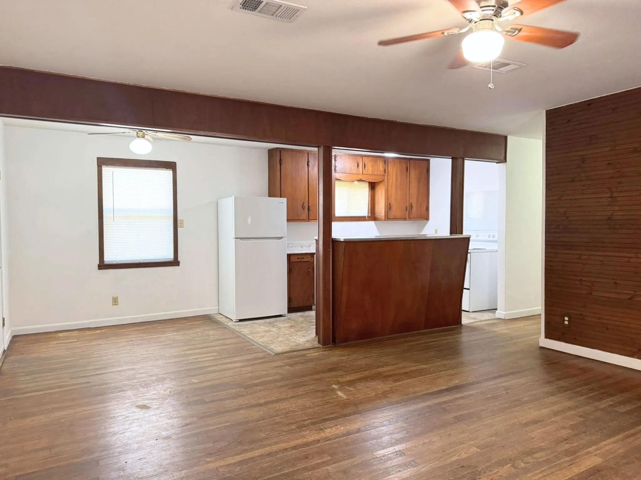 Single Family Residence For Sale in Hood County , 204 E 6th Street, Tolar, Texas 76476, 3 Bedroom, 1 Bathroom, 1 Garage spaces, 960 Sqft, built in 1977, mls#21406698, Real Estate Agent in Tolar, Homes For Sale in Hood county, Homes For Sale in Tolar, Realtor in Tolar Texas, Real Estate Brokerage Independent Realty Texas, Luminita Cordes Realtor