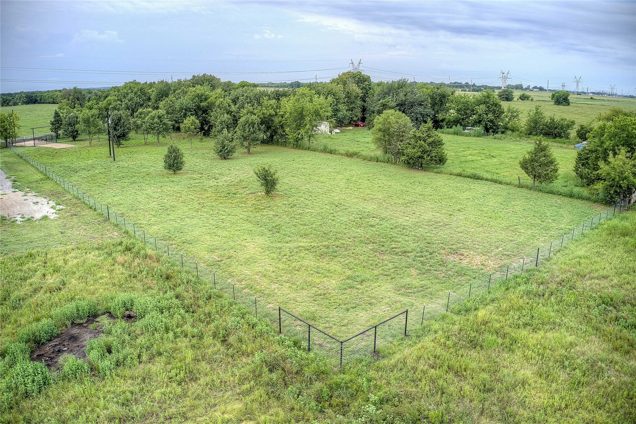 Overview of rural landscape featuring a tree filled landscape