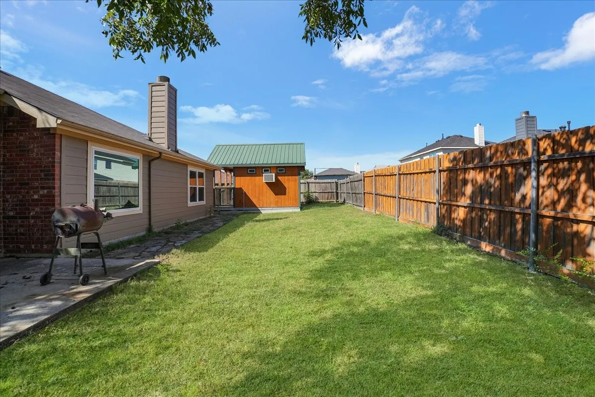 Single Family Residence For Sale in Dallas County , 1004 Cedarbrook Circle, Grand Prairie, Texas 75052, 4 Bedroom, 2 Bathroom, 2 Garage spaces, 1,960 Sqft, built in 2002, mls#21405746, Real Estate Agent in Grand Prairie, Homes For Sale in Dallas county, Homes For Sale in Grand Prairie, Realtor in Grand Prairie Texas, Real Estate Brokerage Independent Realty Texas, Luminita Cordes Realtor