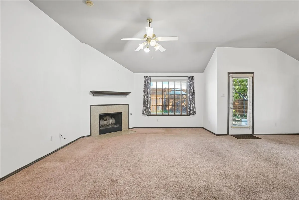 Single Family Residence For Sale in Dallas County , 1004 Cedarbrook Circle, Grand Prairie, Texas 75052, 4 Bedroom, 2 Bathroom, 2 Garage spaces, 1,960 Sqft, built in 2002, mls#21405746, Real Estate Agent in Grand Prairie, Homes For Sale in Dallas county, Homes For Sale in Grand Prairie, Realtor in Grand Prairie Texas, Real Estate Brokerage Independent Realty Texas, Luminita Cordes Realtor
