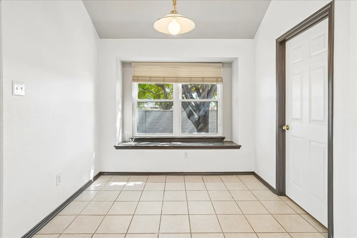 Single Family Residence For Sale in Dallas County , 1004 Cedarbrook Circle, Grand Prairie, Texas 75052, 4 Bedroom, 2 Bathroom, 2 Garage spaces, 1,960 Sqft, built in 2002, mls#21405746, Real Estate Agent in Grand Prairie, Homes For Sale in Dallas county, Homes For Sale in Grand Prairie, Realtor in Grand Prairie Texas, Real Estate Brokerage Independent Realty Texas, Luminita Cordes Realtor