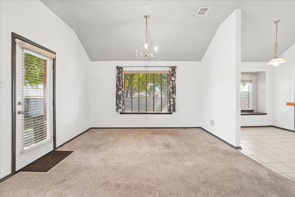 Single Family Residence For Sale in Dallas County , 1004 Cedarbrook Circle, Grand Prairie, Texas 75052, 4 Bedroom, 2 Bathroom, 2 Garage spaces, 1,960 Sqft, built in 2002, mls#21405746, Real Estate Agent in Grand Prairie, Homes For Sale in Dallas county, Homes For Sale in Grand Prairie, Realtor in Grand Prairie Texas, Real Estate Brokerage Independent Realty Texas, Luminita Cordes Realtor