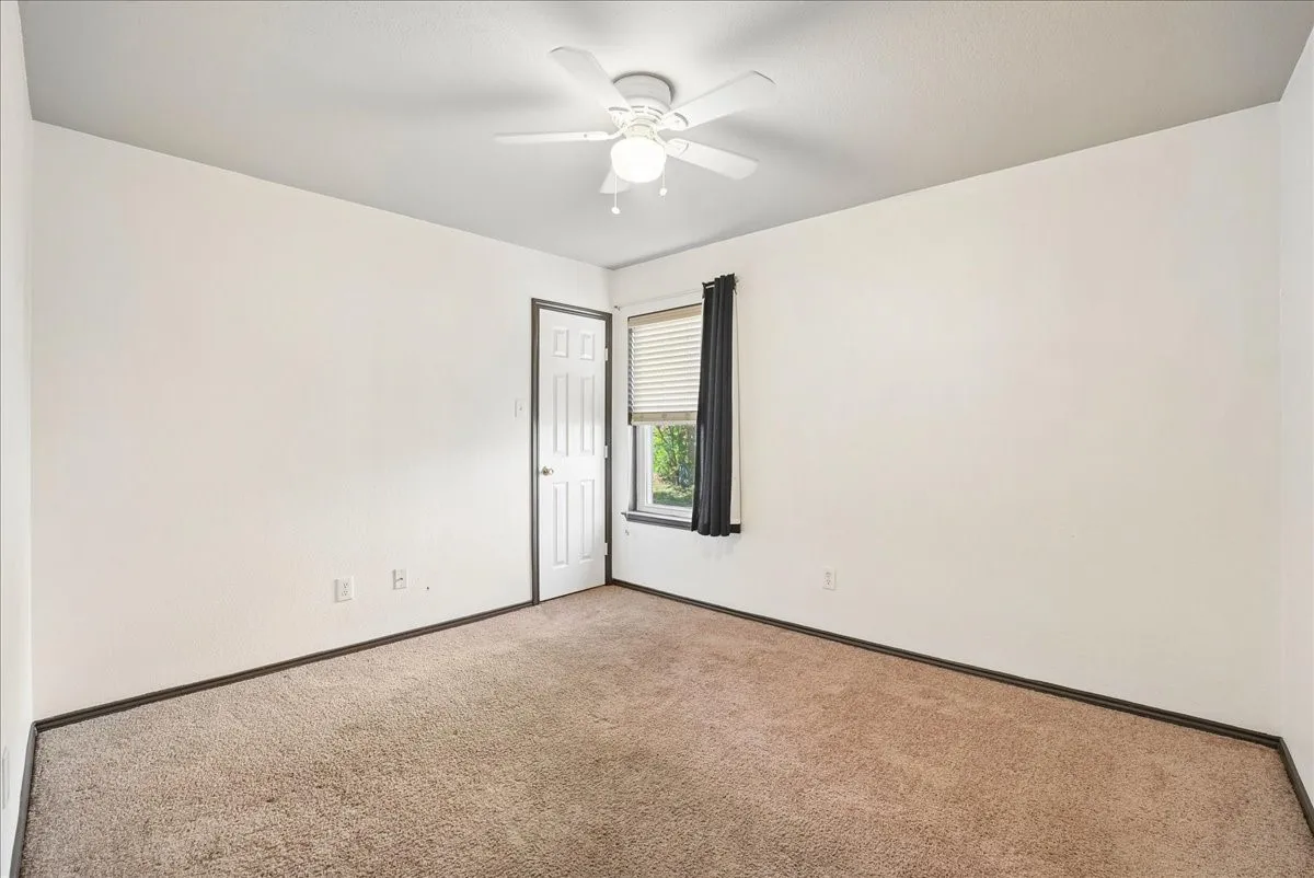 Single Family Residence For Sale in Dallas County , 1004 Cedarbrook Circle, Grand Prairie, Texas 75052, 4 Bedroom, 2 Bathroom, 2 Garage spaces, 1,960 Sqft, built in 2002, mls#21405746, Real Estate Agent in Grand Prairie, Homes For Sale in Dallas county, Homes For Sale in Grand Prairie, Realtor in Grand Prairie Texas, Real Estate Brokerage Independent Realty Texas, Luminita Cordes Realtor
