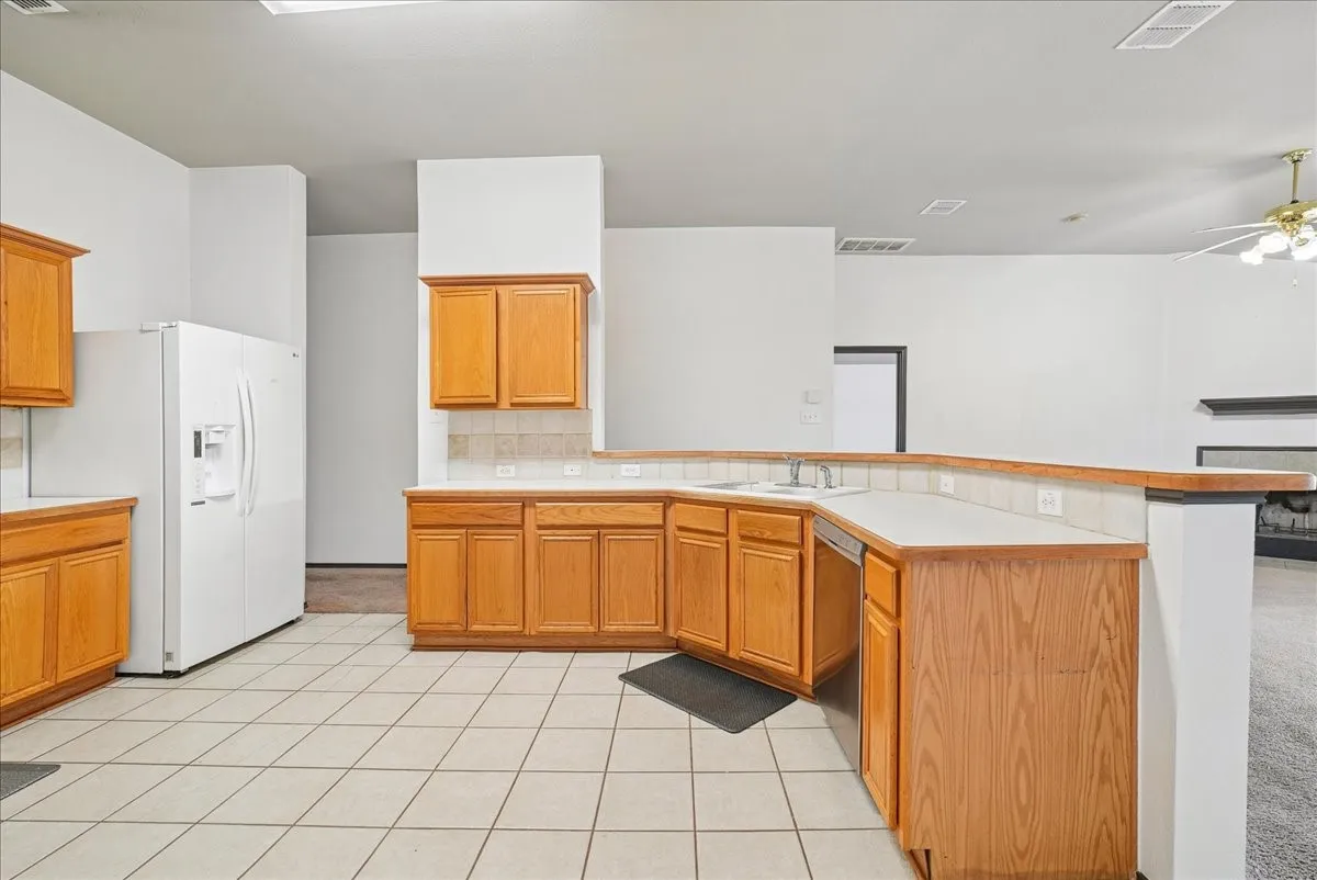 Single Family Residence For Sale in Dallas County , 1004 Cedarbrook Circle, Grand Prairie, Texas 75052, 4 Bedroom, 2 Bathroom, 2 Garage spaces, 1,960 Sqft, built in 2002, mls#21405746, Real Estate Agent in Grand Prairie, Homes For Sale in Dallas county, Homes For Sale in Grand Prairie, Realtor in Grand Prairie Texas, Real Estate Brokerage Independent Realty Texas, Luminita Cordes Realtor