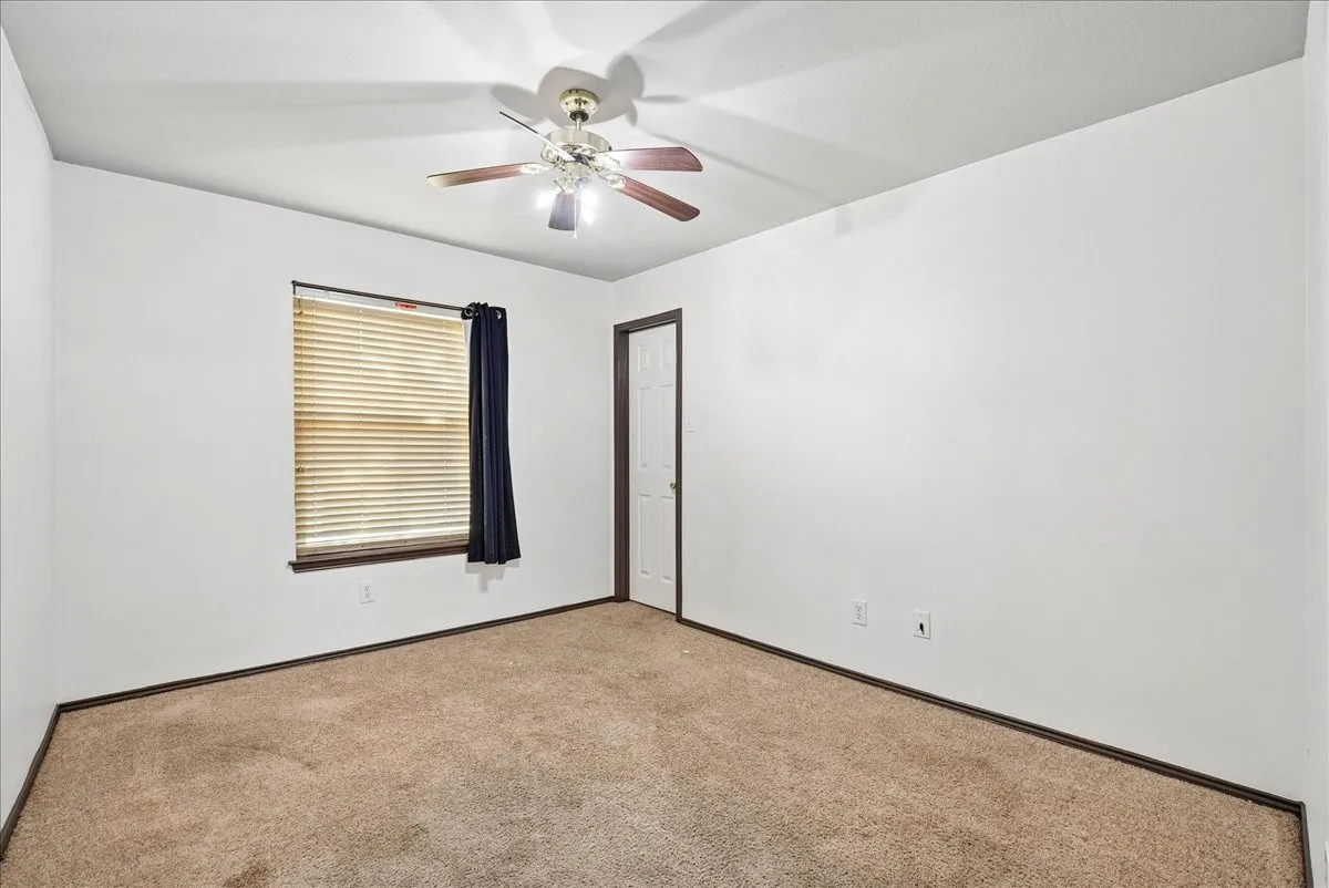 Single Family Residence For Sale in Dallas County , 1004 Cedarbrook Circle, Grand Prairie, Texas 75052, 4 Bedroom, 2 Bathroom, 2 Garage spaces, 1,960 Sqft, built in 2002, mls#21405746, Real Estate Agent in Grand Prairie, Homes For Sale in Dallas county, Homes For Sale in Grand Prairie, Realtor in Grand Prairie Texas, Real Estate Brokerage Independent Realty Texas, Luminita Cordes Realtor