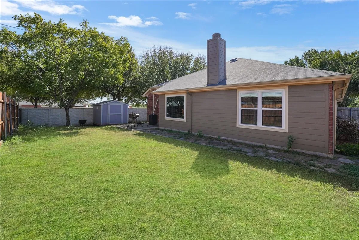 Single Family Residence For Sale in Dallas County , 1004 Cedarbrook Circle, Grand Prairie, Texas 75052, 4 Bedroom, 2 Bathroom, 2 Garage spaces, 1,960 Sqft, built in 2002, mls#21405746, Real Estate Agent in Grand Prairie, Homes For Sale in Dallas county, Homes For Sale in Grand Prairie, Realtor in Grand Prairie Texas, Real Estate Brokerage Independent Realty Texas, Luminita Cordes Realtor
