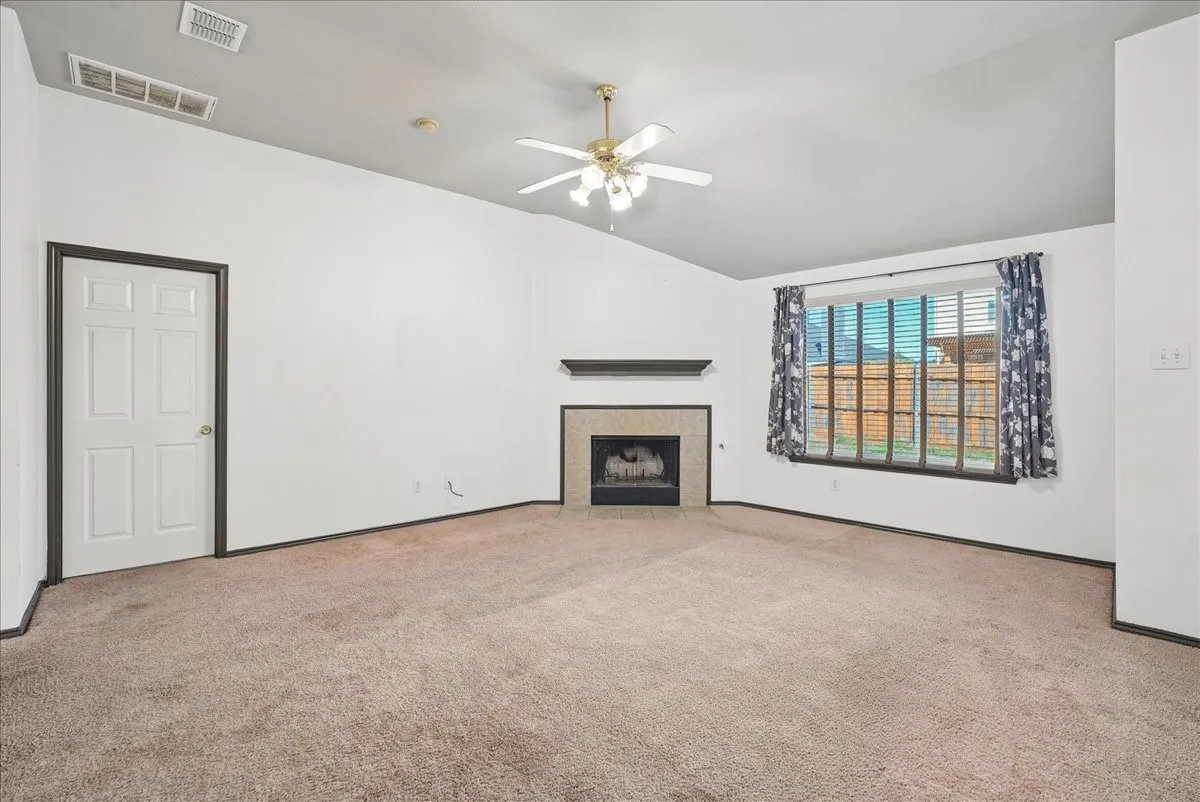 Single Family Residence For Sale in Dallas County , 1004 Cedarbrook Circle, Grand Prairie, Texas 75052, 4 Bedroom, 2 Bathroom, 2 Garage spaces, 1,960 Sqft, built in 2002, mls#21405746, Real Estate Agent in Grand Prairie, Homes For Sale in Dallas county, Homes For Sale in Grand Prairie, Realtor in Grand Prairie Texas, Real Estate Brokerage Independent Realty Texas, Luminita Cordes Realtor