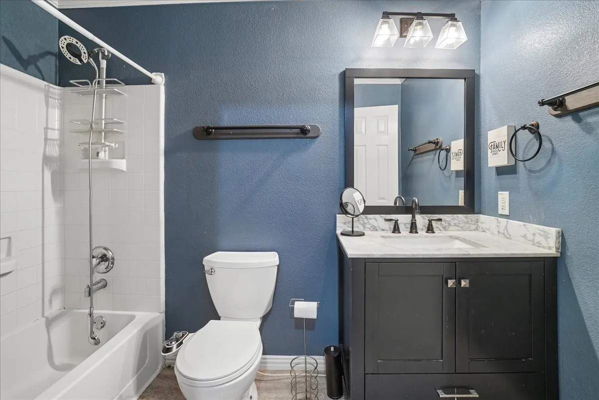 Single Family Residence For Sale in Dallas County , 1004 Cedarbrook Circle, Grand Prairie, Texas 75052, 4 Bedroom, 2 Bathroom, 2 Garage spaces, 1,960 Sqft, built in 2002, mls#21405746, Real Estate Agent in Grand Prairie, Homes For Sale in Dallas county, Homes For Sale in Grand Prairie, Realtor in Grand Prairie Texas, Real Estate Brokerage Independent Realty Texas, Luminita Cordes Realtor