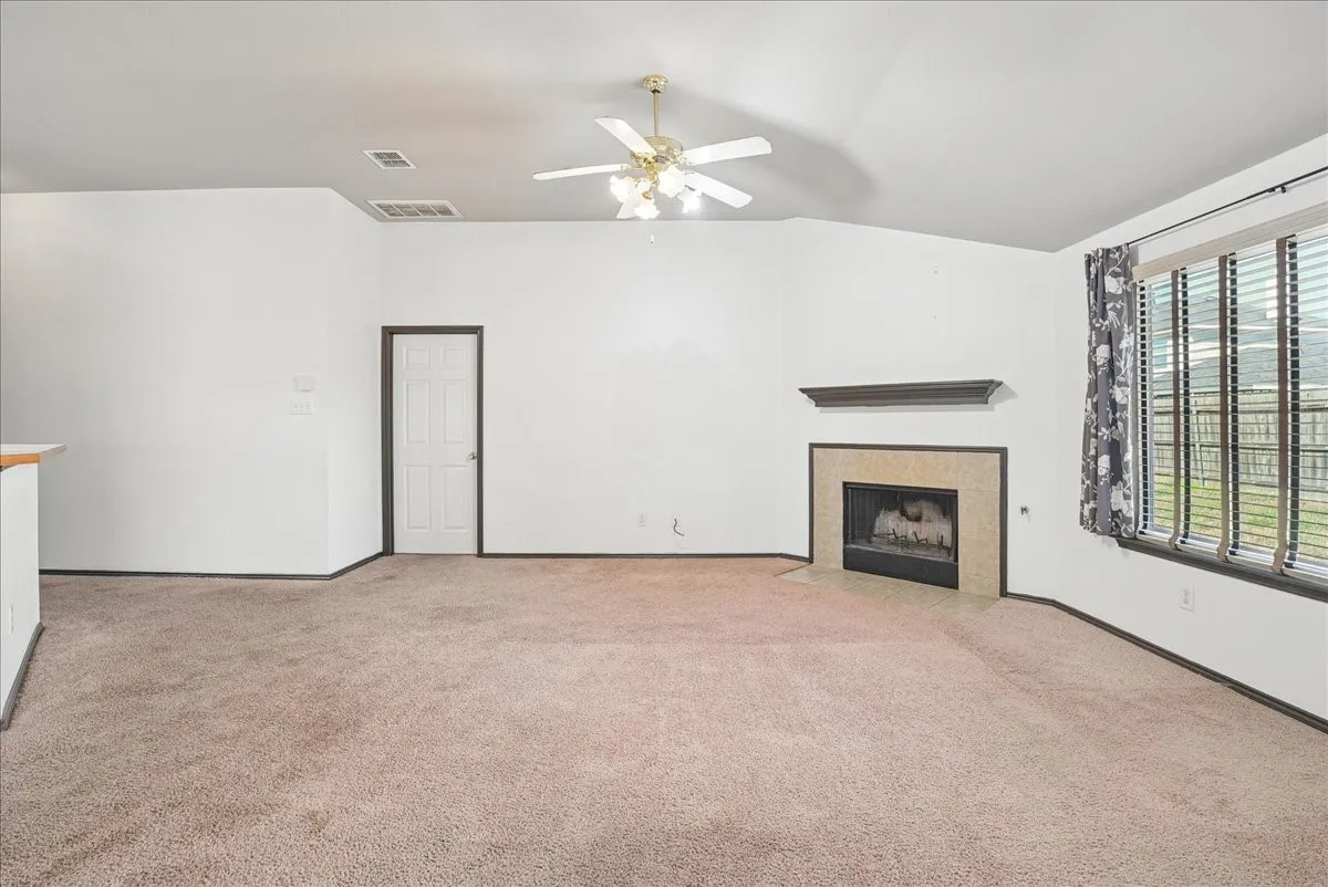 Single Family Residence For Sale in Dallas County , 1004 Cedarbrook Circle, Grand Prairie, Texas 75052, 4 Bedroom, 2 Bathroom, 2 Garage spaces, 1,960 Sqft, built in 2002, mls#21405746, Real Estate Agent in Grand Prairie, Homes For Sale in Dallas county, Homes For Sale in Grand Prairie, Realtor in Grand Prairie Texas, Real Estate Brokerage Independent Realty Texas, Luminita Cordes Realtor
