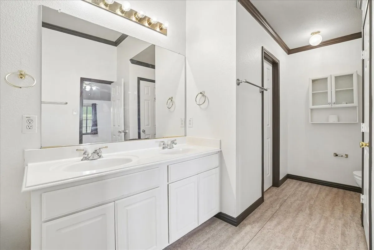 Single Family Residence For Sale in Dallas County , 1004 Cedarbrook Circle, Grand Prairie, Texas 75052, 4 Bedroom, 2 Bathroom, 2 Garage spaces, 1,960 Sqft, built in 2002, mls#21405746, Real Estate Agent in Grand Prairie, Homes For Sale in Dallas county, Homes For Sale in Grand Prairie, Realtor in Grand Prairie Texas, Real Estate Brokerage Independent Realty Texas, Luminita Cordes Realtor