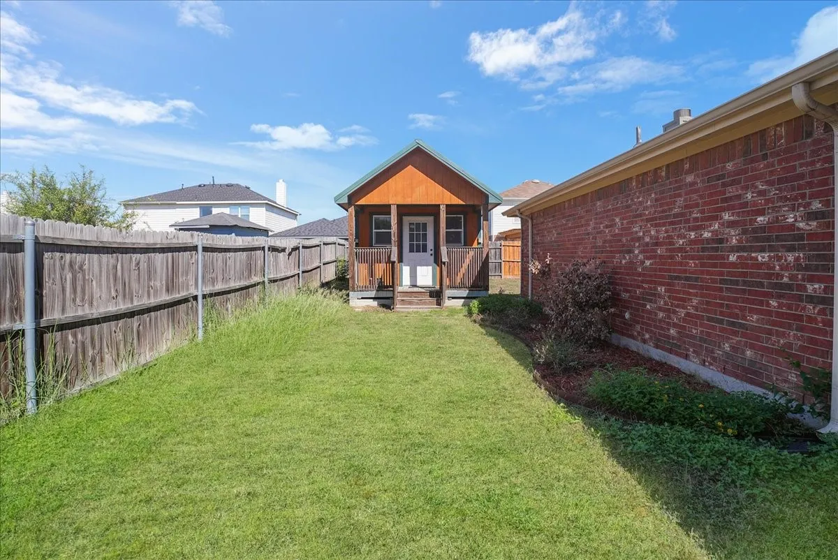 Single Family Residence For Sale in Dallas County , 1004 Cedarbrook Circle, Grand Prairie, Texas 75052, 4 Bedroom, 2 Bathroom, 2 Garage spaces, 1,960 Sqft, built in 2002, mls#21405746, Real Estate Agent in Grand Prairie, Homes For Sale in Dallas county, Homes For Sale in Grand Prairie, Realtor in Grand Prairie Texas, Real Estate Brokerage Independent Realty Texas, Luminita Cordes Realtor