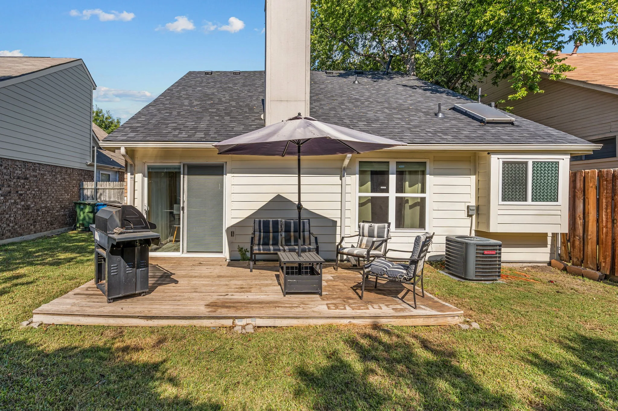Single Family Residence For Sale in Denton County , 2054 Wanderlust Drive, Lewisville, Texas 75067, 3 Bedroom, 2 Bathroom, 2 Garage spaces, 1,370 Sqft, built in 1986, mls#21383462, Real Estate Agent in Lewisville, Homes For Sale in Denton county, Homes For Sale in Lewisville, Realtor in Lewisville Texas, Real Estate Brokerage Independent Realty Texas, Luminita Cordes Realtor