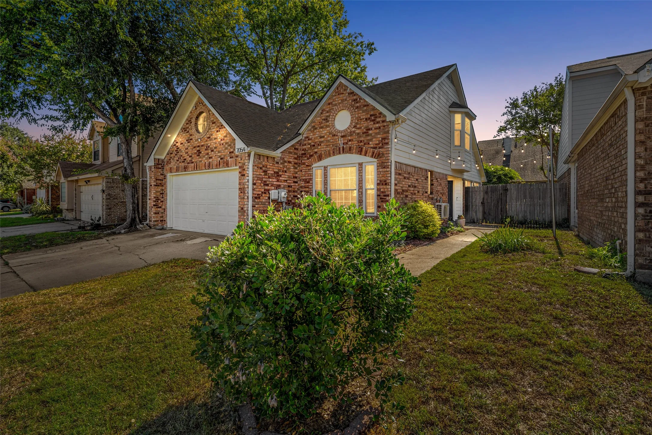 Single Family Residence For Sale in Denton County , 2054 Wanderlust Drive, Lewisville, Texas 75067, 3 Bedroom, 2 Bathroom, 2 Garage spaces, 1,370 Sqft, built in 1986, mls#21383462, Real Estate Agent in Lewisville, Homes For Sale in Denton county, Homes For Sale in Lewisville, Realtor in Lewisville Texas, Real Estate Brokerage Independent Realty Texas, Luminita Cordes Realtor