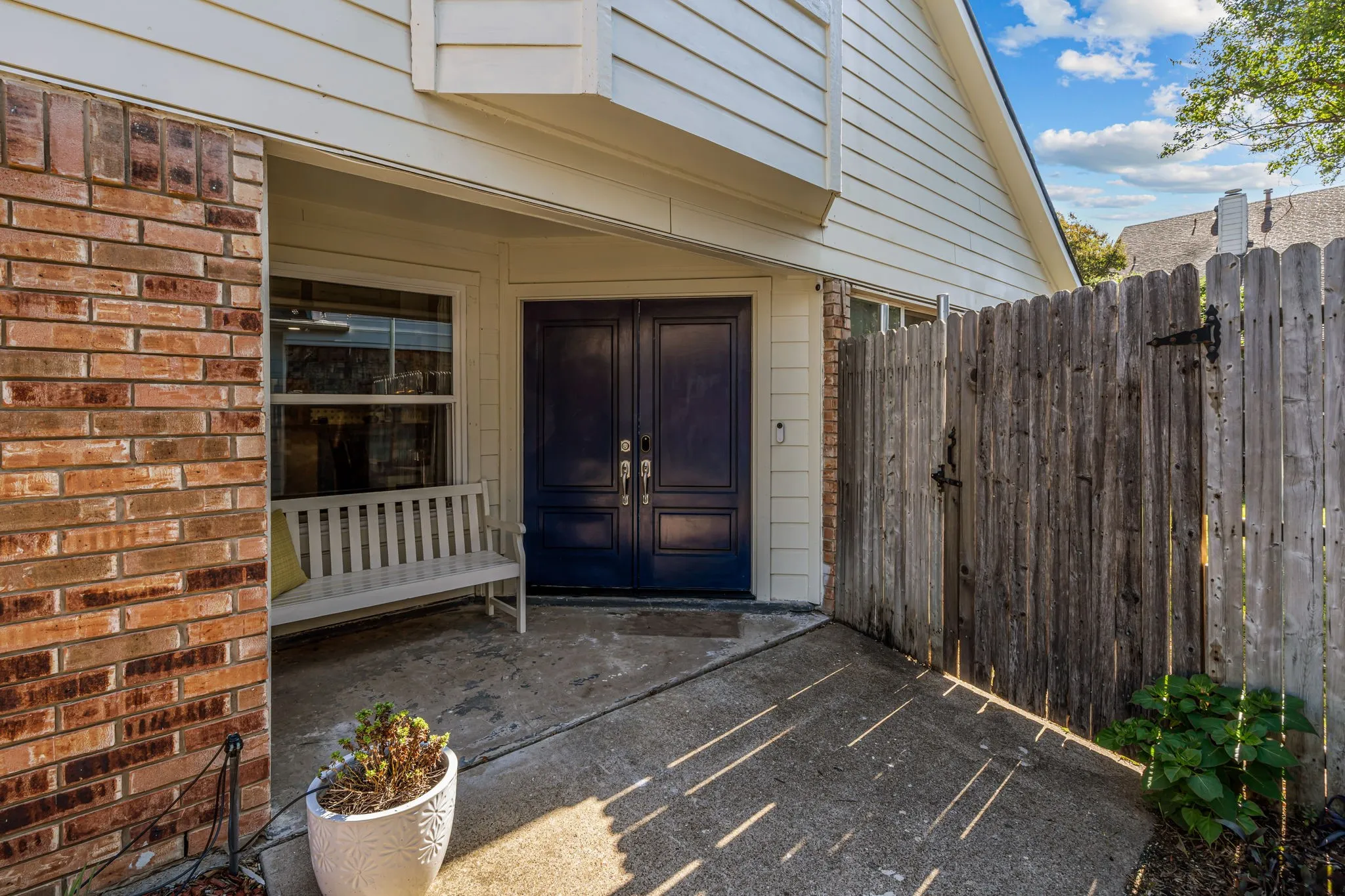 Single Family Residence For Sale in Denton County , 2054 Wanderlust Drive, Lewisville, Texas 75067, 3 Bedroom, 2 Bathroom, 2 Garage spaces, 1,370 Sqft, built in 1986, mls#21383462, Real Estate Agent in Lewisville, Homes For Sale in Denton county, Homes For Sale in Lewisville, Realtor in Lewisville Texas, Real Estate Brokerage Independent Realty Texas, Luminita Cordes Realtor