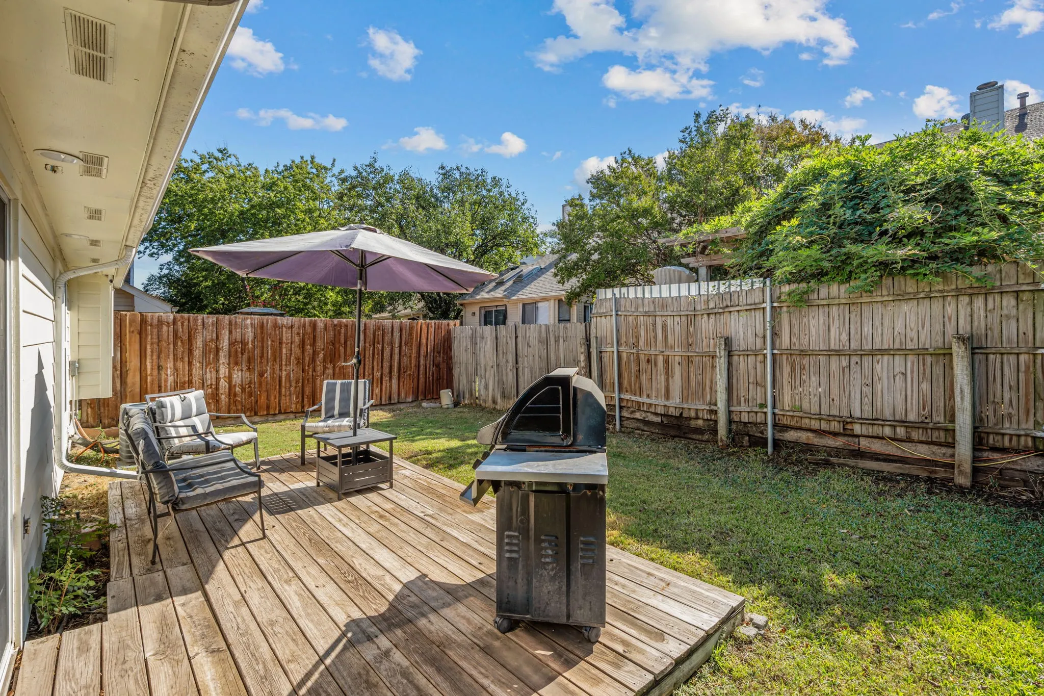 Single Family Residence For Sale in Denton County , 2054 Wanderlust Drive, Lewisville, Texas 75067, 3 Bedroom, 2 Bathroom, 2 Garage spaces, 1,370 Sqft, built in 1986, mls#21383462, Real Estate Agent in Lewisville, Homes For Sale in Denton county, Homes For Sale in Lewisville, Realtor in Lewisville Texas, Real Estate Brokerage Independent Realty Texas, Luminita Cordes Realtor