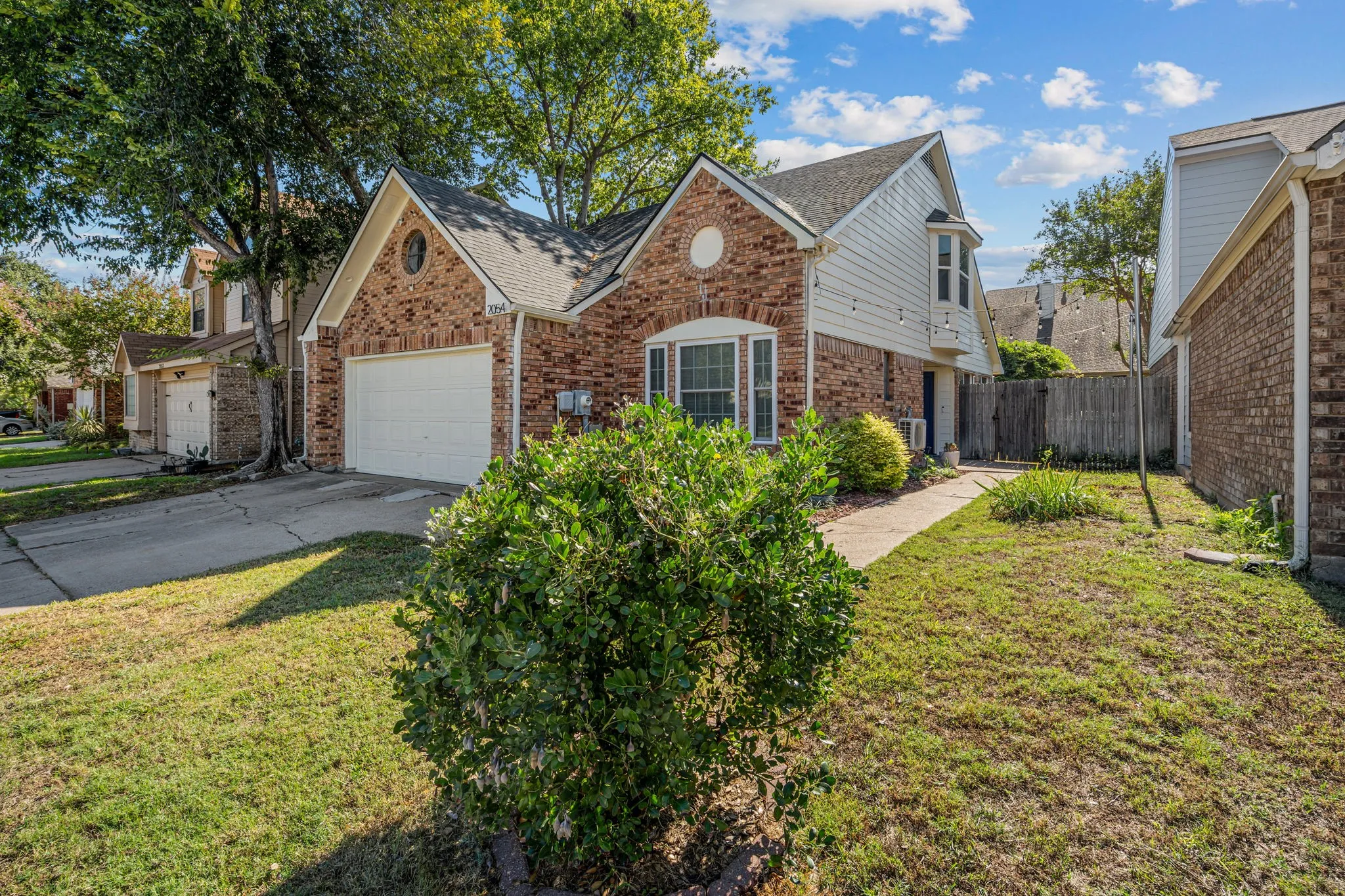 Single Family Residence For Sale in Denton County , 2054 Wanderlust Drive, Lewisville, Texas 75067, 3 Bedroom, 2 Bathroom, 2 Garage spaces, 1,370 Sqft, built in 1986, mls#21383462, Real Estate Agent in Lewisville, Homes For Sale in Denton county, Homes For Sale in Lewisville, Realtor in Lewisville Texas, Real Estate Brokerage Independent Realty Texas, Luminita Cordes Realtor