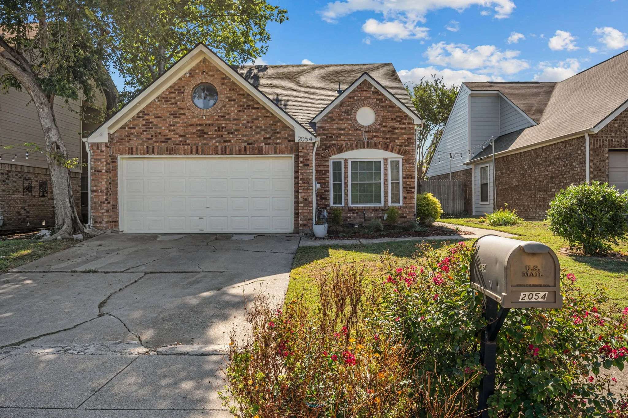 Single Family Residence For Sale in Denton County , 2054 Wanderlust Drive, Lewisville, Texas 75067, 3 Bedroom, 2 Bathroom, 2 Garage spaces, 1,370 Sqft, built in 1986, mls#21383462, Real Estate Agent in Lewisville, Homes For Sale in Denton county, Homes For Sale in Lewisville, Realtor in Lewisville Texas, Real Estate Brokerage Independent Realty Texas, Luminita Cordes Realtor