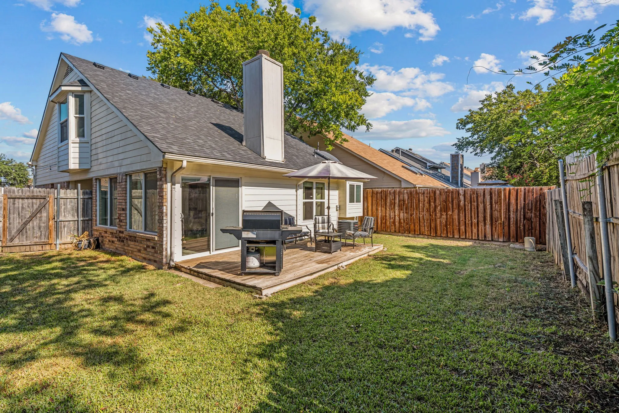 Single Family Residence For Sale in Denton County , 2054 Wanderlust Drive, Lewisville, Texas 75067, 3 Bedroom, 2 Bathroom, 2 Garage spaces, 1,370 Sqft, built in 1986, mls#21383462, Real Estate Agent in Lewisville, Homes For Sale in Denton county, Homes For Sale in Lewisville, Realtor in Lewisville Texas, Real Estate Brokerage Independent Realty Texas, Luminita Cordes Realtor