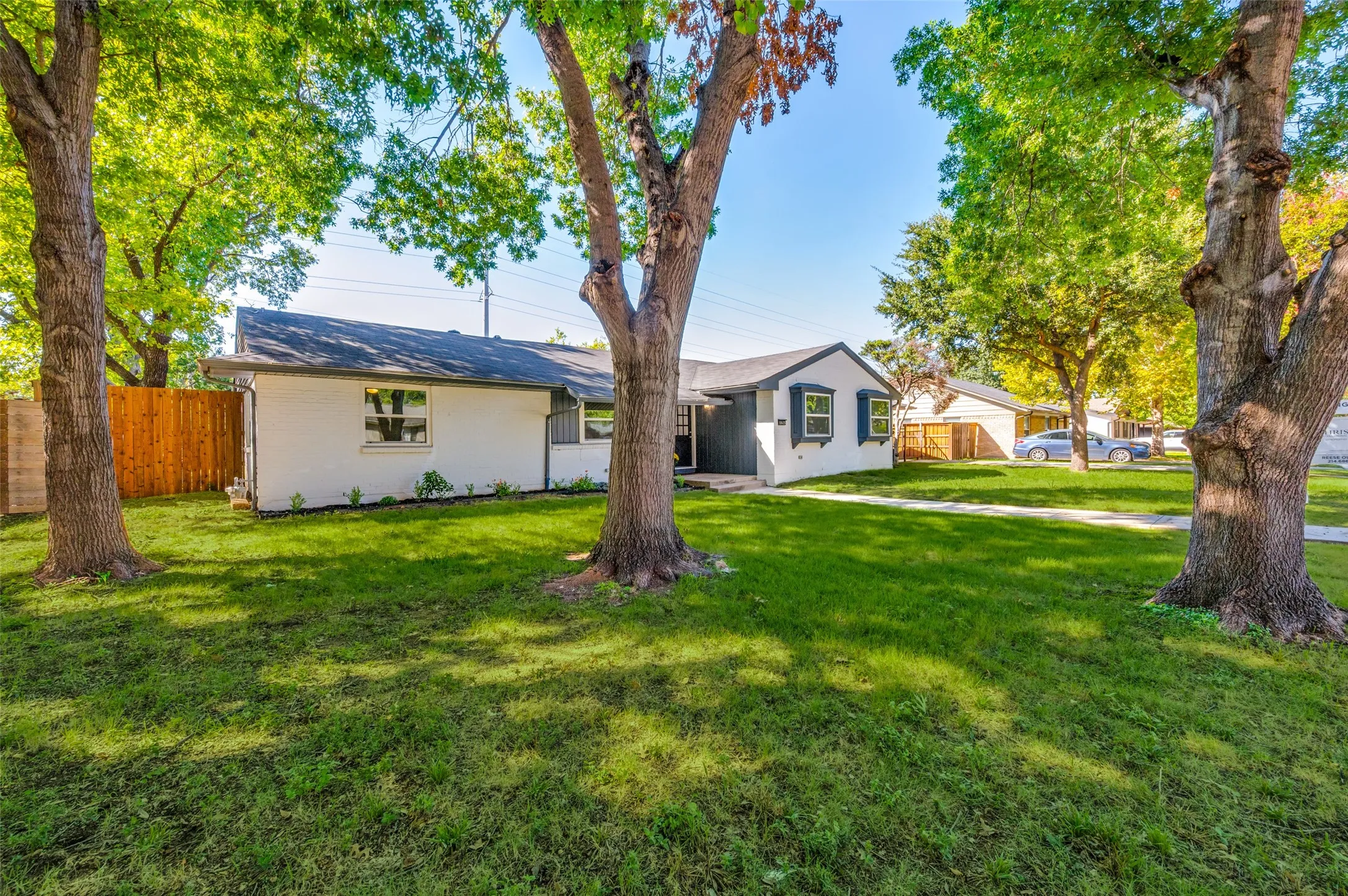 Single Family Residence For Sale in Dallas County , 10435 Cromwell Drive, Dallas, Texas 75229, 3 Bedroom, 2 Bathroom, 2 Garage spaces, 1,898 Sqft, built in 1957, mls#21407307, Real Estate Agent in Dallas, Homes For Sale in Dallas county, Homes For Sale in Dallas, Realtor in Dallas Texas, Real Estate Brokerage Independent Realty Texas, Luminita Cordes Realtor