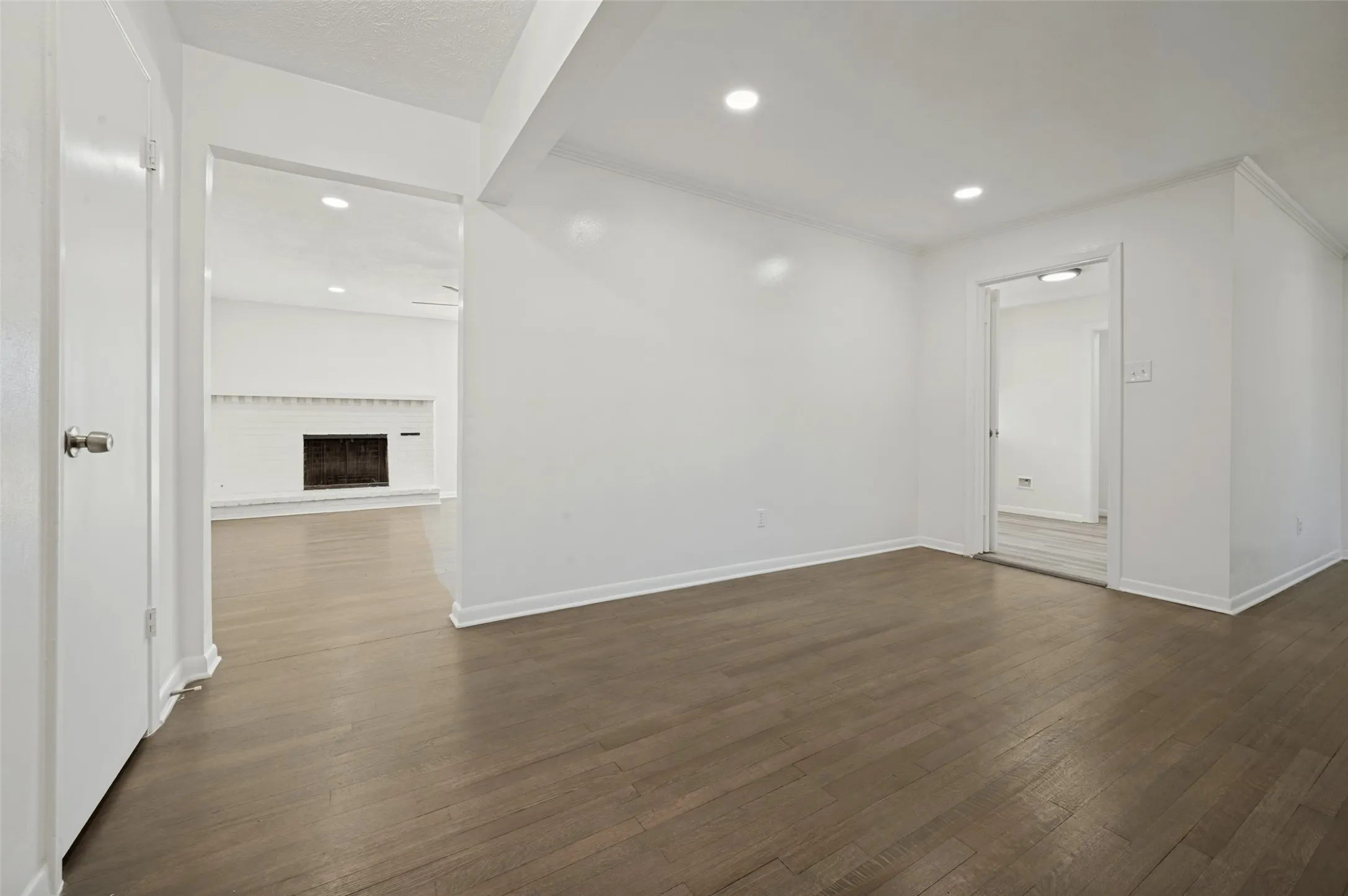 Single Family Residence For Sale in Dallas County , 10435 Cromwell Drive, Dallas, Texas 75229, 3 Bedroom, 2 Bathroom, 2 Garage spaces, 1,898 Sqft, built in 1957, mls#21407307, Real Estate Agent in Dallas, Homes For Sale in Dallas county, Homes For Sale in Dallas, Realtor in Dallas Texas, Real Estate Brokerage Independent Realty Texas, Luminita Cordes Realtor