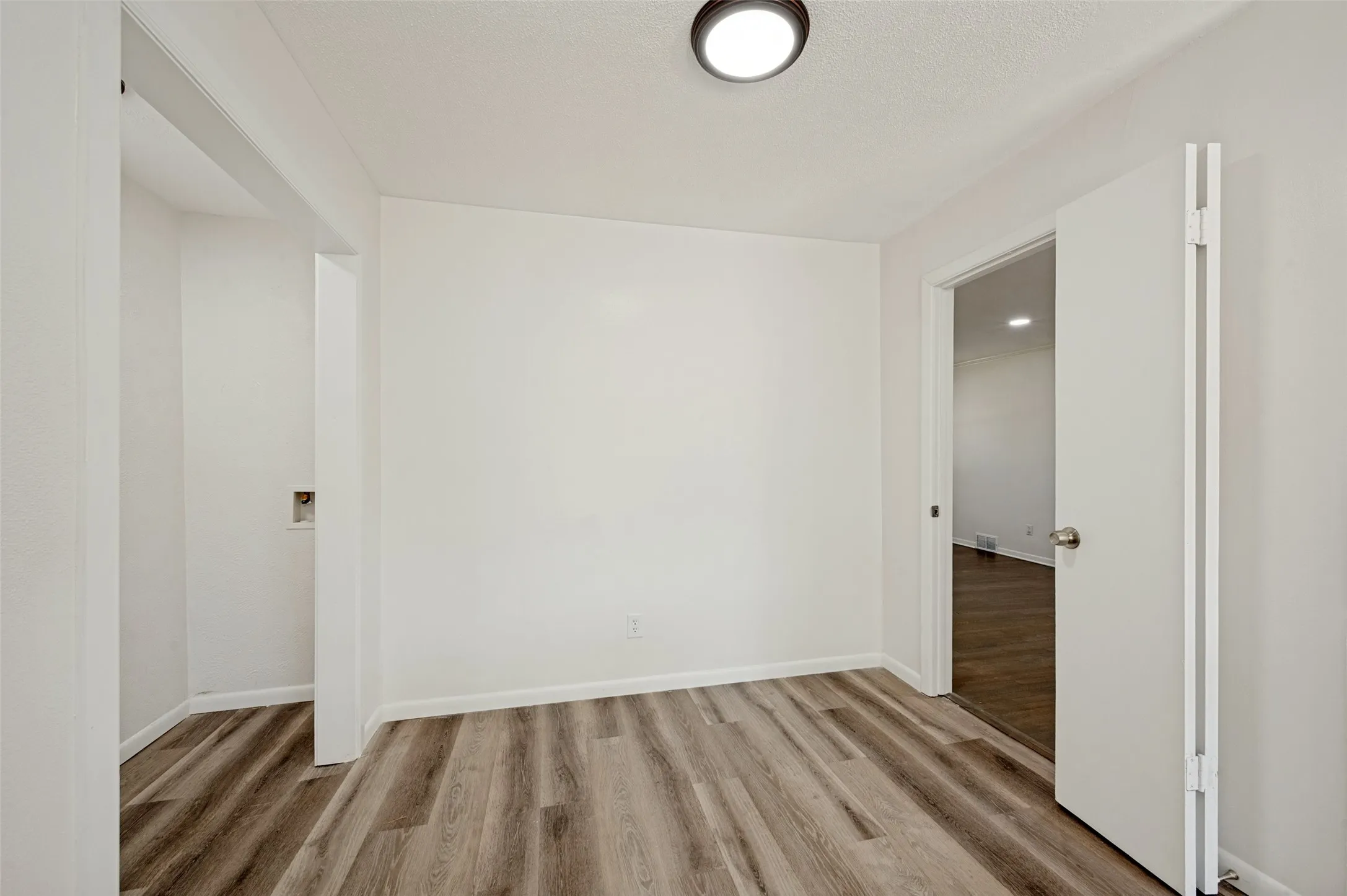 Single Family Residence For Sale in Dallas County , 10435 Cromwell Drive, Dallas, Texas 75229, 3 Bedroom, 2 Bathroom, 2 Garage spaces, 1,898 Sqft, built in 1957, mls#21407307, Real Estate Agent in Dallas, Homes For Sale in Dallas county, Homes For Sale in Dallas, Realtor in Dallas Texas, Real Estate Brokerage Independent Realty Texas, Luminita Cordes Realtor