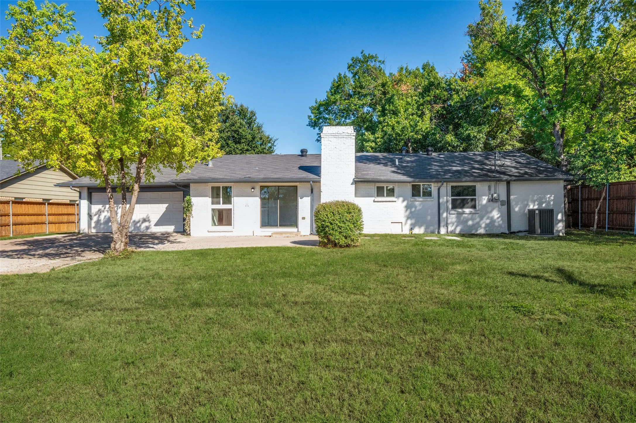 Single Family Residence For Sale in Dallas County , 10435 Cromwell Drive, Dallas, Texas 75229, 3 Bedroom, 2 Bathroom, 2 Garage spaces, 1,898 Sqft, built in 1957, mls#21407307, Real Estate Agent in Dallas, Homes For Sale in Dallas county, Homes For Sale in Dallas, Realtor in Dallas Texas, Real Estate Brokerage Independent Realty Texas, Luminita Cordes Realtor