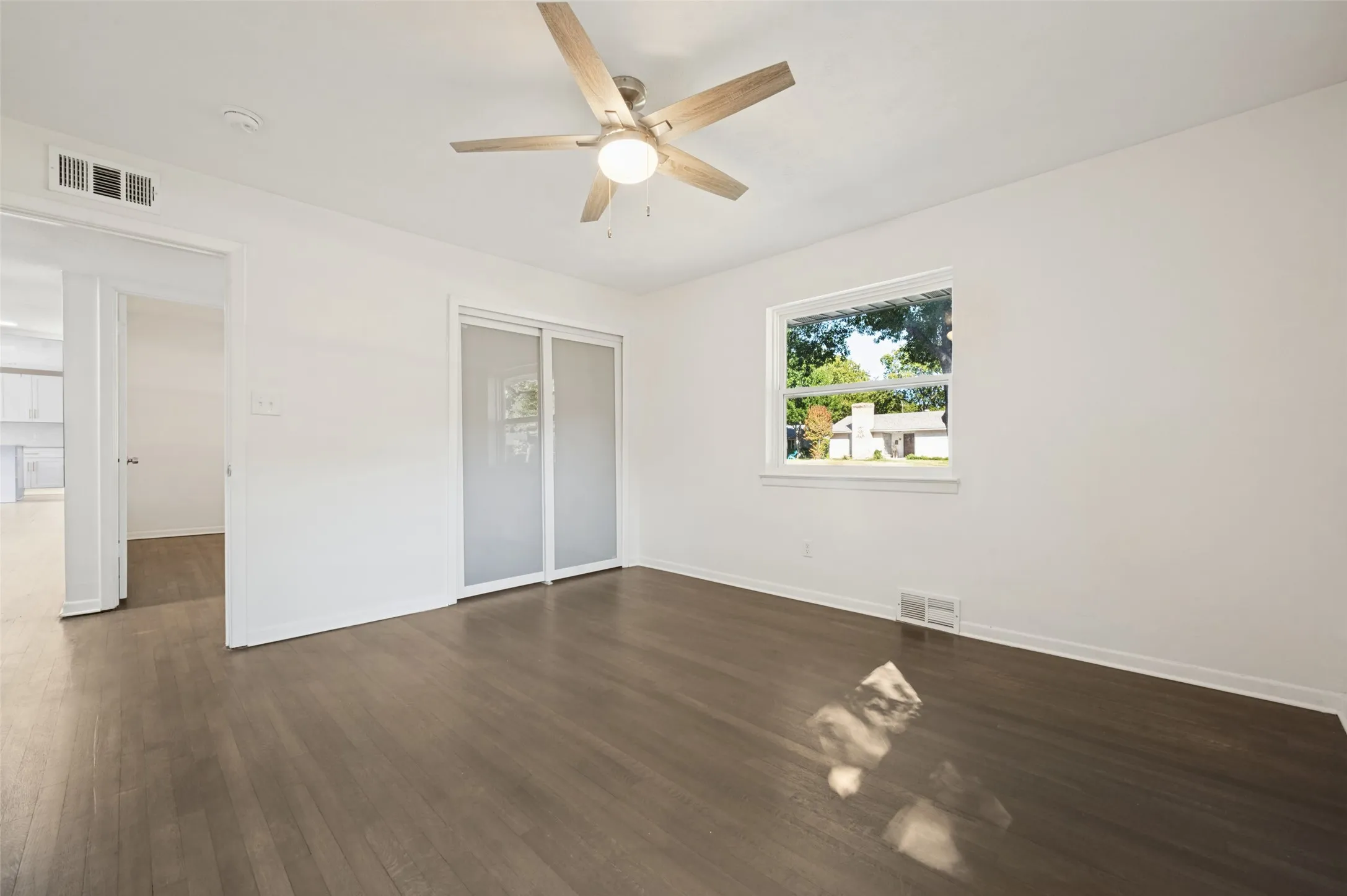 Single Family Residence For Sale in Dallas County , 10435 Cromwell Drive, Dallas, Texas 75229, 3 Bedroom, 2 Bathroom, 2 Garage spaces, 1,898 Sqft, built in 1957, mls#21407307, Real Estate Agent in Dallas, Homes For Sale in Dallas county, Homes For Sale in Dallas, Realtor in Dallas Texas, Real Estate Brokerage Independent Realty Texas, Luminita Cordes Realtor
