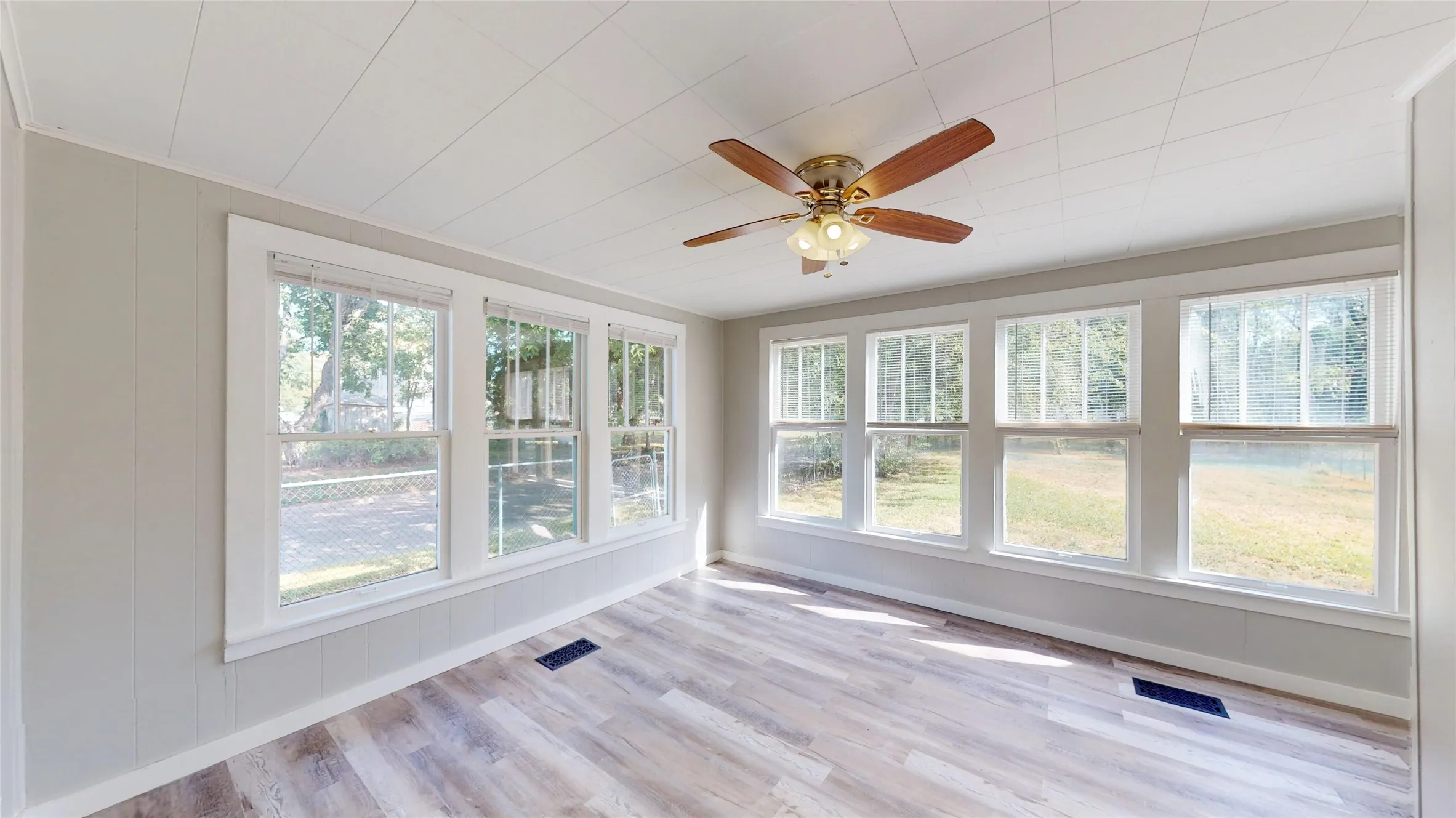 Single Family Residence For Sale in Grayson County , 300 W Moore Street, Sherman, Texas 75090, 3 Bedroom, 2 Bathroom, Garage spaces, 1,388 Sqft, built in 1900, mls#21407210, Real Estate Agent in Sherman, Homes For Sale in Grayson county, Homes For Sale in Sherman, Realtor in Sherman Texas, Real Estate Brokerage Independent Realty Texas, Luminita Cordes Realtor