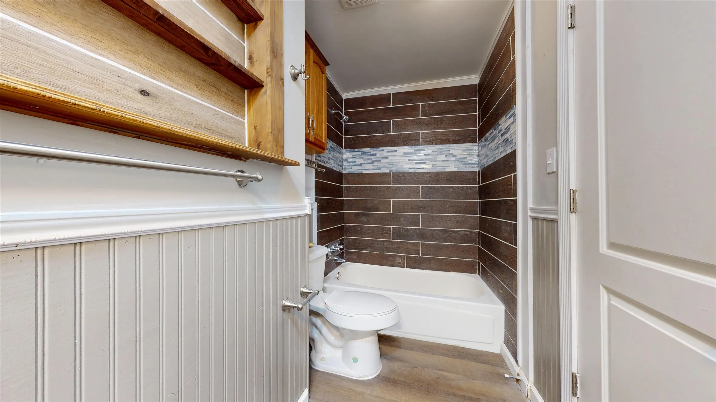 Single Family Residence For Sale in Grayson County , 300 W Moore Street, Sherman, Texas 75090, 3 Bedroom, 2 Bathroom, Garage spaces, 1,388 Sqft, built in 1900, mls#21407210, Real Estate Agent in Sherman, Homes For Sale in Grayson county, Homes For Sale in Sherman, Realtor in Sherman Texas, Real Estate Brokerage Independent Realty Texas, Luminita Cordes Realtor