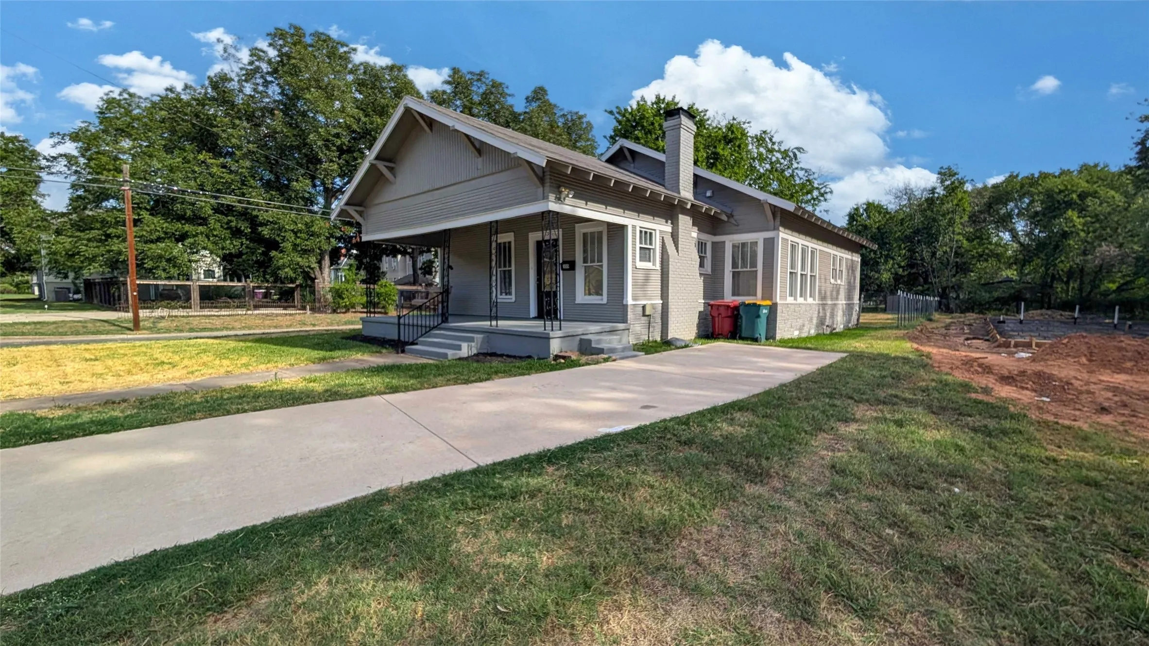 Single Family Residence For Sale in Grayson County , 300 W Moore Street, Sherman, Texas 75090, 3 Bedroom, 2 Bathroom, Garage spaces, 1,388 Sqft, built in 1900, mls#21407210, Real Estate Agent in Sherman, Homes For Sale in Grayson county, Homes For Sale in Sherman, Realtor in Sherman Texas, Real Estate Brokerage Independent Realty Texas, Luminita Cordes Realtor