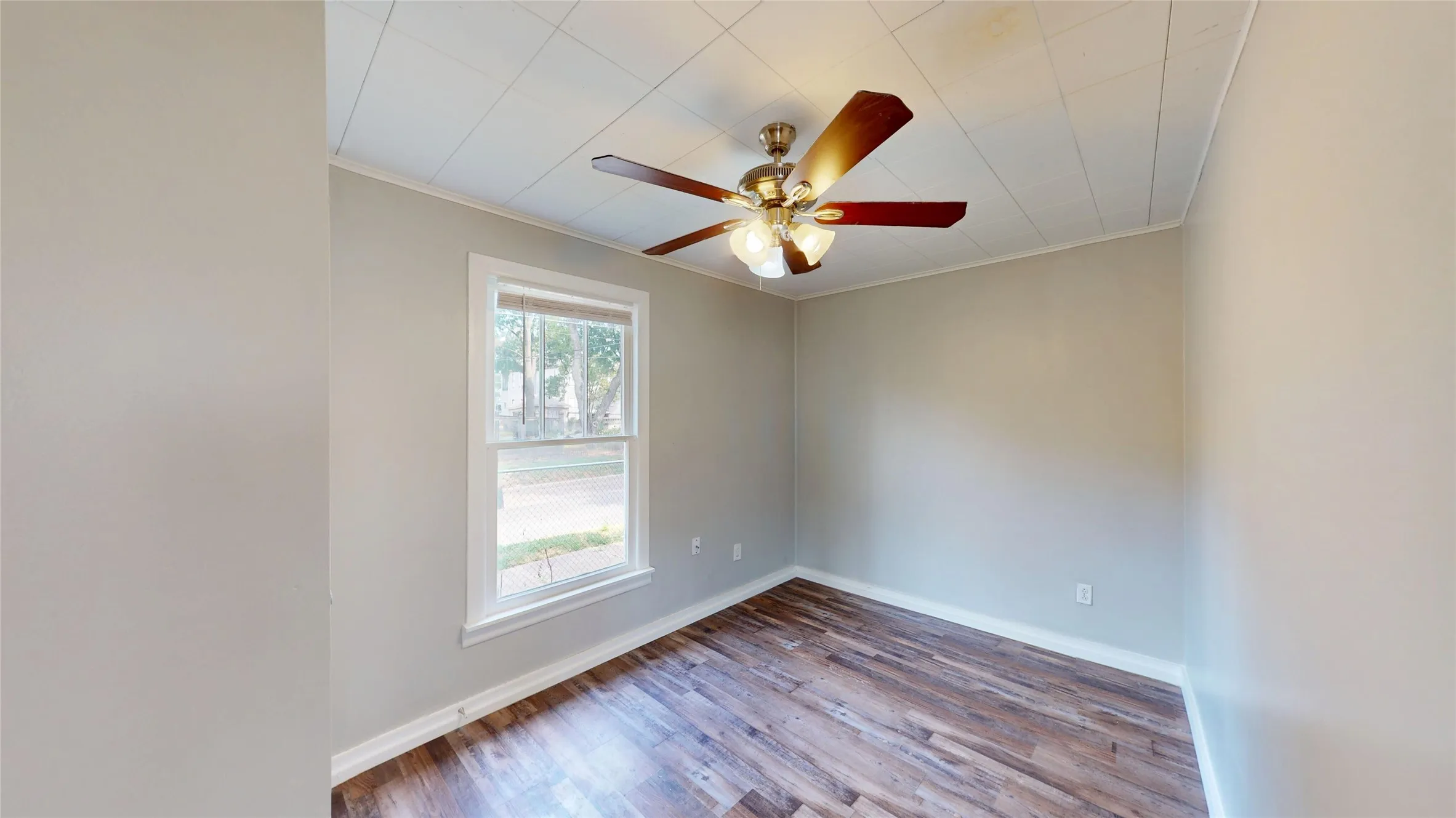 Single Family Residence For Sale in Grayson County , 300 W Moore Street, Sherman, Texas 75090, 3 Bedroom, 2 Bathroom, Garage spaces, 1,388 Sqft, built in 1900, mls#21407210, Real Estate Agent in Sherman, Homes For Sale in Grayson county, Homes For Sale in Sherman, Realtor in Sherman Texas, Real Estate Brokerage Independent Realty Texas, Luminita Cordes Realtor