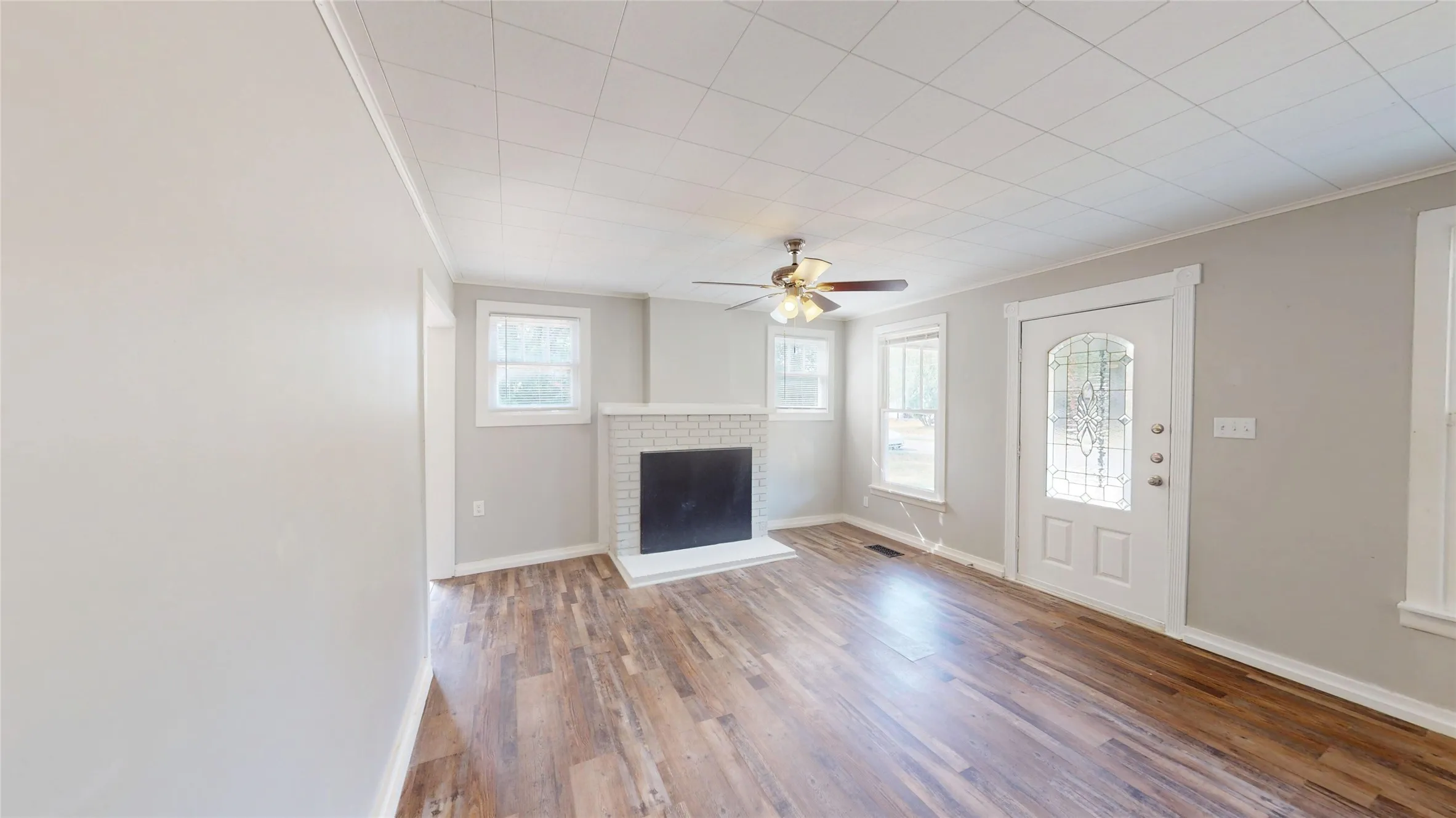 Single Family Residence For Sale in Grayson County , 300 W Moore Street, Sherman, Texas 75090, 3 Bedroom, 2 Bathroom, Garage spaces, 1,388 Sqft, built in 1900, mls#21407210, Real Estate Agent in Sherman, Homes For Sale in Grayson county, Homes For Sale in Sherman, Realtor in Sherman Texas, Real Estate Brokerage Independent Realty Texas, Luminita Cordes Realtor