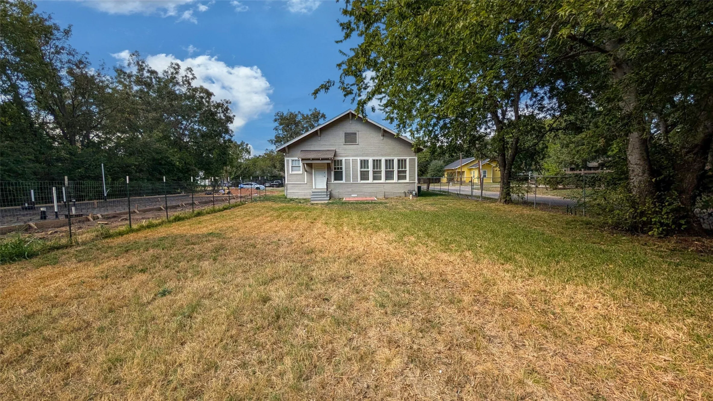 Single Family Residence For Sale in Grayson County , 300 W Moore Street, Sherman, Texas 75090, 3 Bedroom, 2 Bathroom, Garage spaces, 1,388 Sqft, built in 1900, mls#21407210, Real Estate Agent in Sherman, Homes For Sale in Grayson county, Homes For Sale in Sherman, Realtor in Sherman Texas, Real Estate Brokerage Independent Realty Texas, Luminita Cordes Realtor