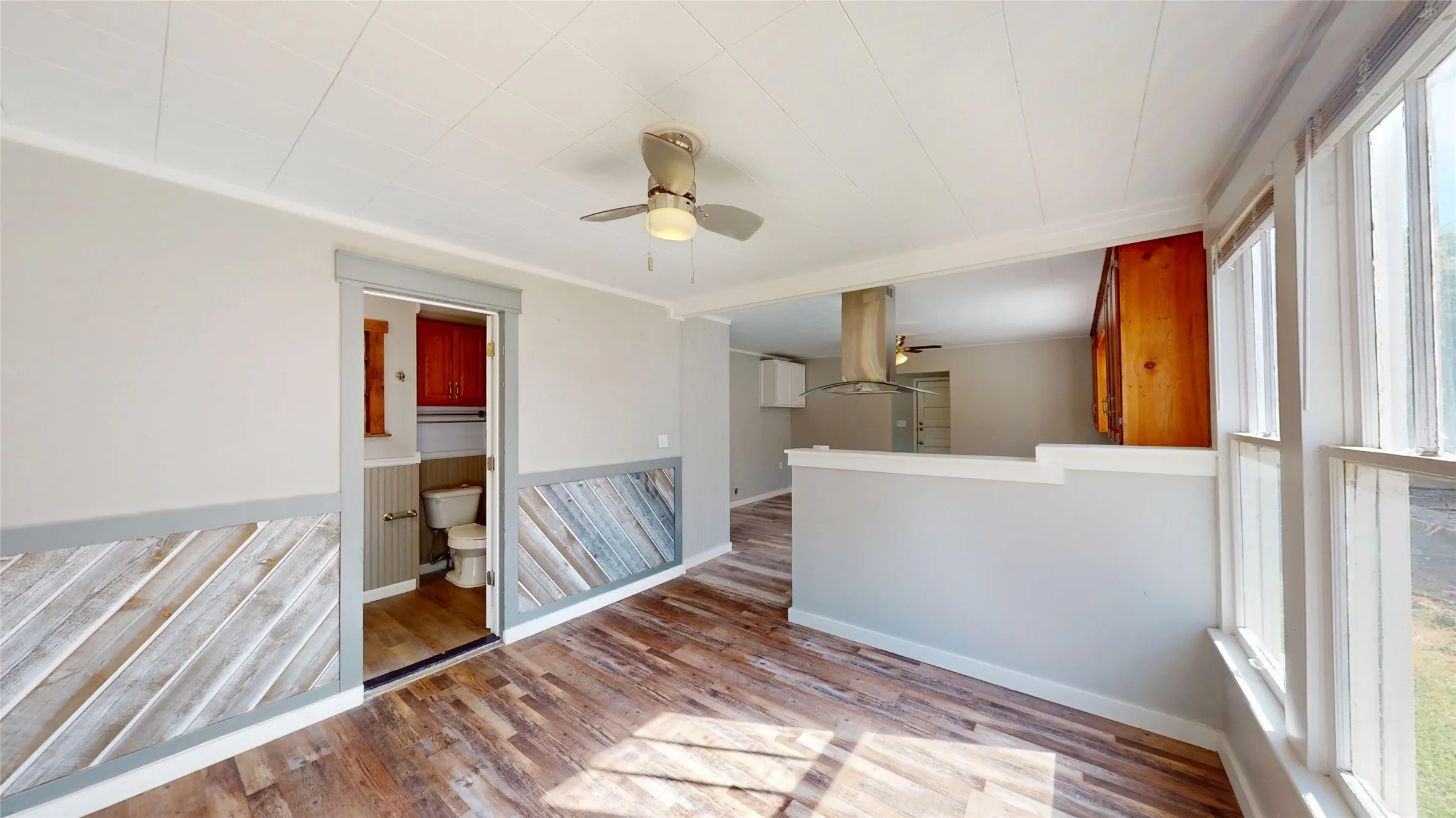 Single Family Residence For Sale in Grayson County , 300 W Moore Street, Sherman, Texas 75090, 3 Bedroom, 2 Bathroom, Garage spaces, 1,388 Sqft, built in 1900, mls#21407210, Real Estate Agent in Sherman, Homes For Sale in Grayson county, Homes For Sale in Sherman, Realtor in Sherman Texas, Real Estate Brokerage Independent Realty Texas, Luminita Cordes Realtor
