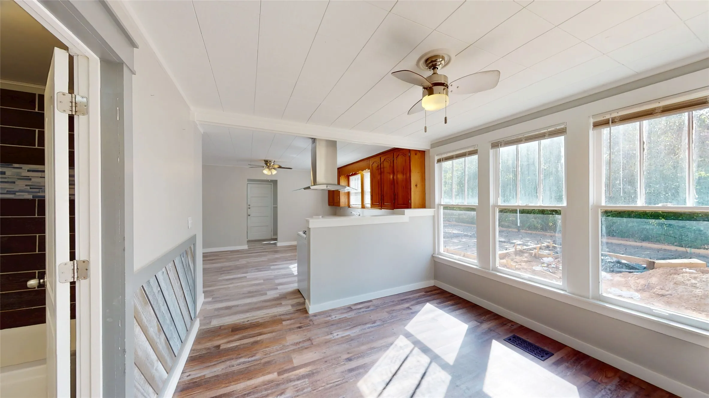 Single Family Residence For Sale in Grayson County , 300 W Moore Street, Sherman, Texas 75090, 3 Bedroom, 2 Bathroom, Garage spaces, 1,388 Sqft, built in 1900, mls#21407210, Real Estate Agent in Sherman, Homes For Sale in Grayson county, Homes For Sale in Sherman, Realtor in Sherman Texas, Real Estate Brokerage Independent Realty Texas, Luminita Cordes Realtor