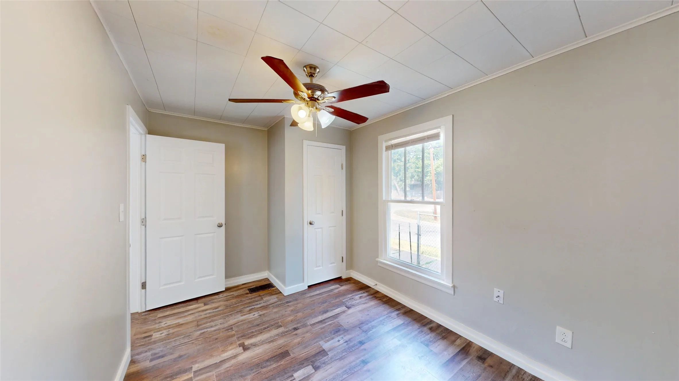 Single Family Residence For Sale in Grayson County , 300 W Moore Street, Sherman, Texas 75090, 3 Bedroom, 2 Bathroom, Garage spaces, 1,388 Sqft, built in 1900, mls#21407210, Real Estate Agent in Sherman, Homes For Sale in Grayson county, Homes For Sale in Sherman, Realtor in Sherman Texas, Real Estate Brokerage Independent Realty Texas, Luminita Cordes Realtor