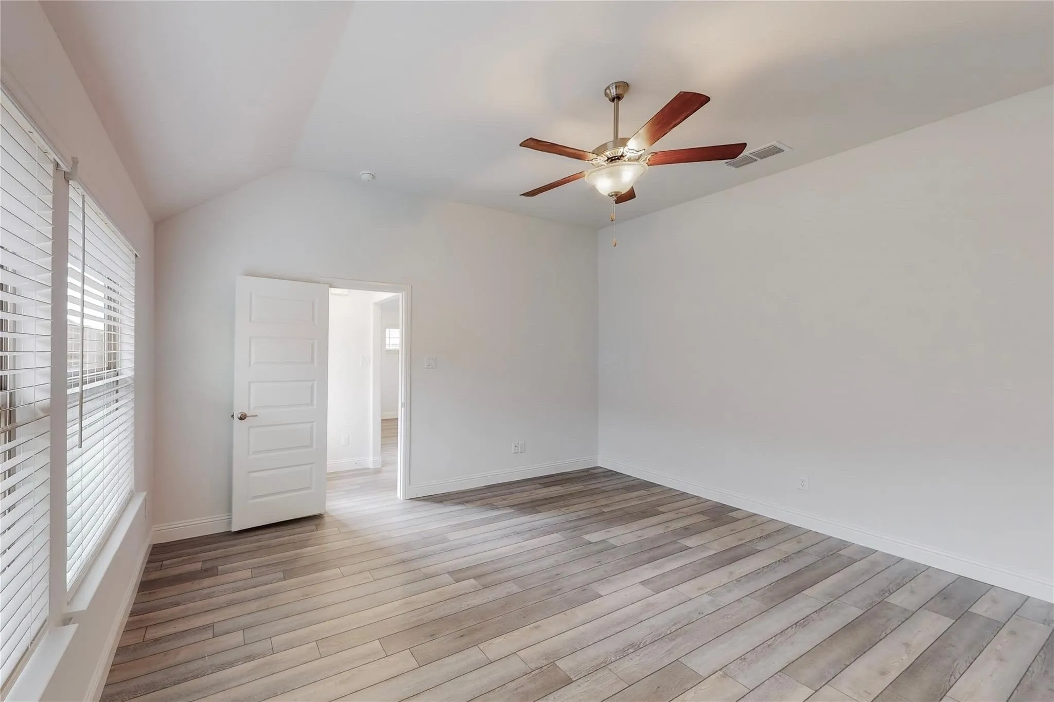 Single Family Residence For Sale in Collin County , 272 Tallgrass Drive, Lavon, Texas 75166, 5 Bedroom, 3 Bathroom, 2 Garage spaces, 2,353 Sqft, built in 2022, mls#21395561, Real Estate Agent in Lavon, Homes For Sale in Collin county, Homes For Sale in Lavon, Realtor in Lavon Texas, Real Estate Brokerage Independent Realty Texas, Luminita Cordes Realtor